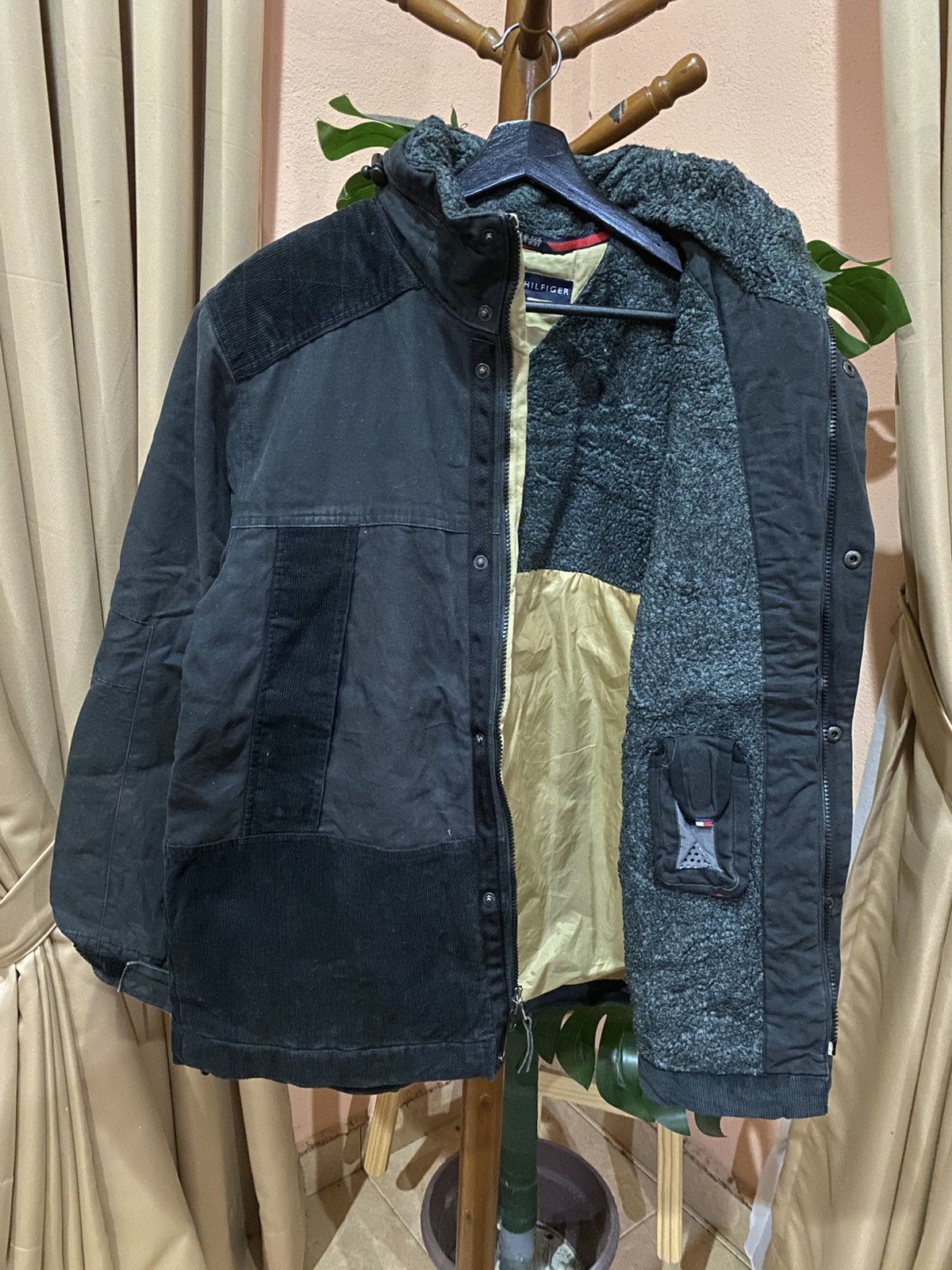 Tommy Hilfiger Vintage Tommy Hilfiger Black Corduroy Panel Winter Jacket Size US M / EU 48-50 / 2 - 7 Thumbnail
