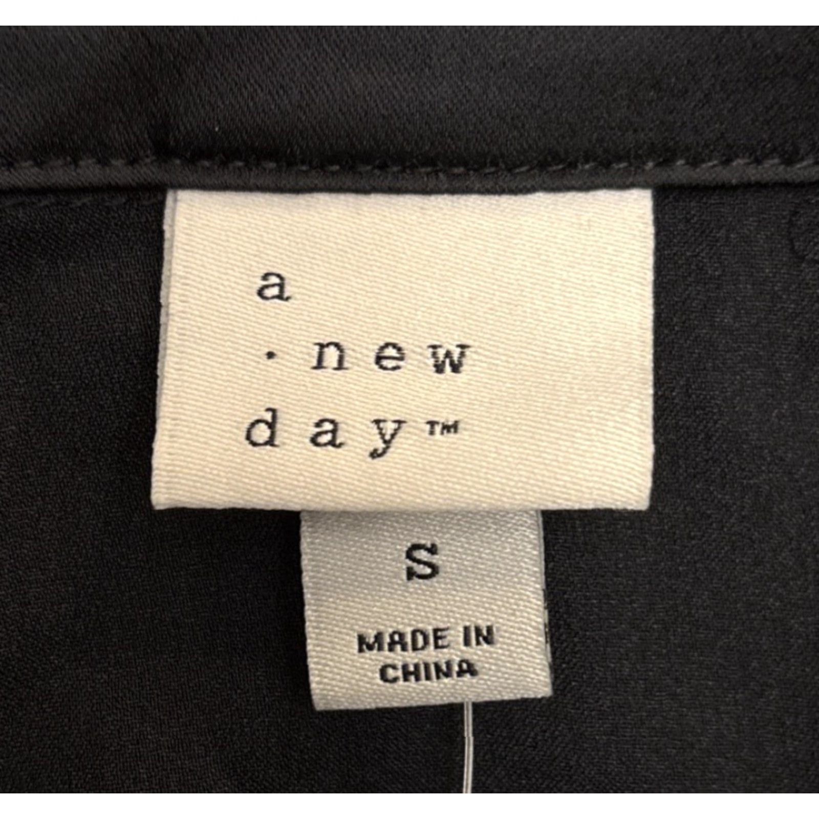 Vintage A New Day Shirt Womens S Black Tie-front V-Neck Long Sleeve Satin Blouse NWT Size S / US 4 / IT 40 - 3 Thumbnail