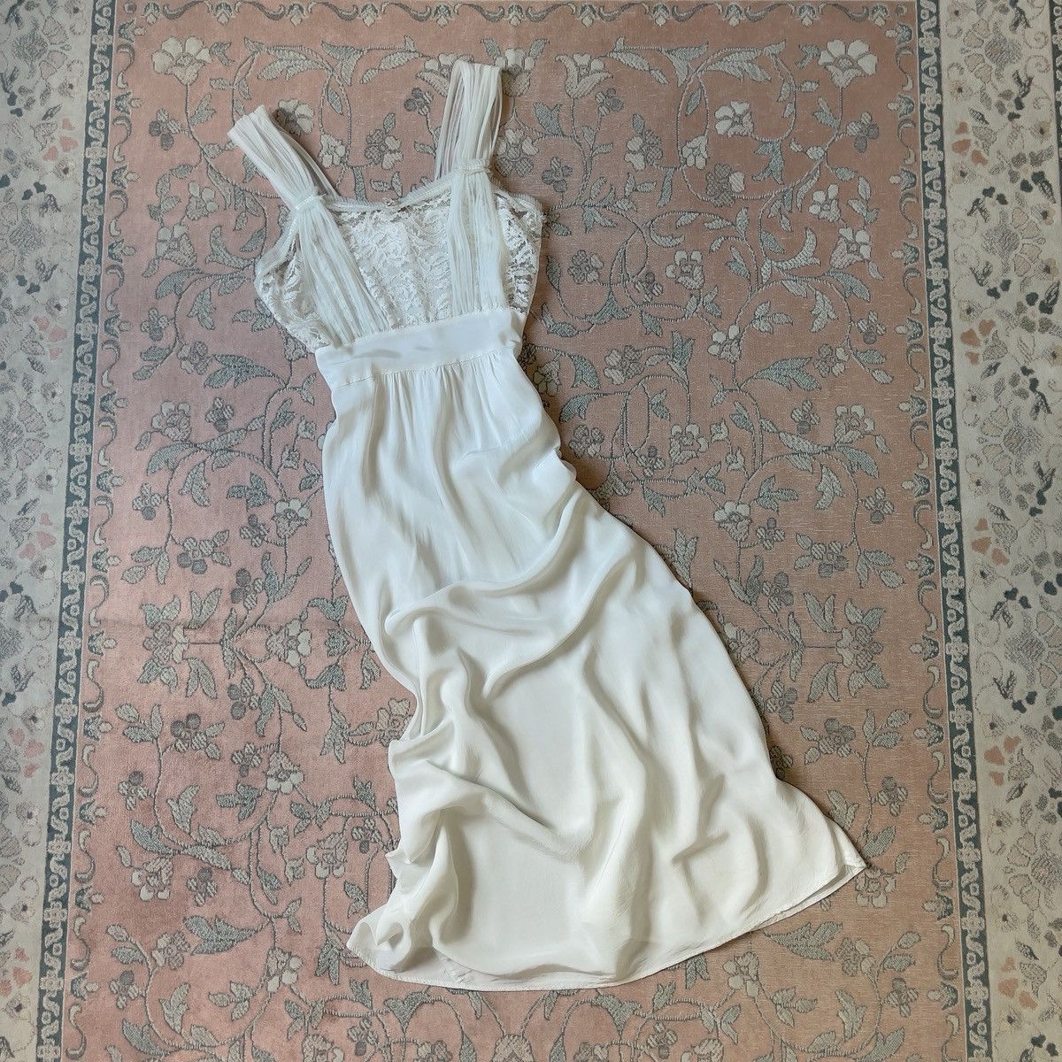 Vintage Vintage 1950s Ice Blue Rayon Nightgown (M–L) Size L / US 10 / IT 46 - 12 Thumbnail