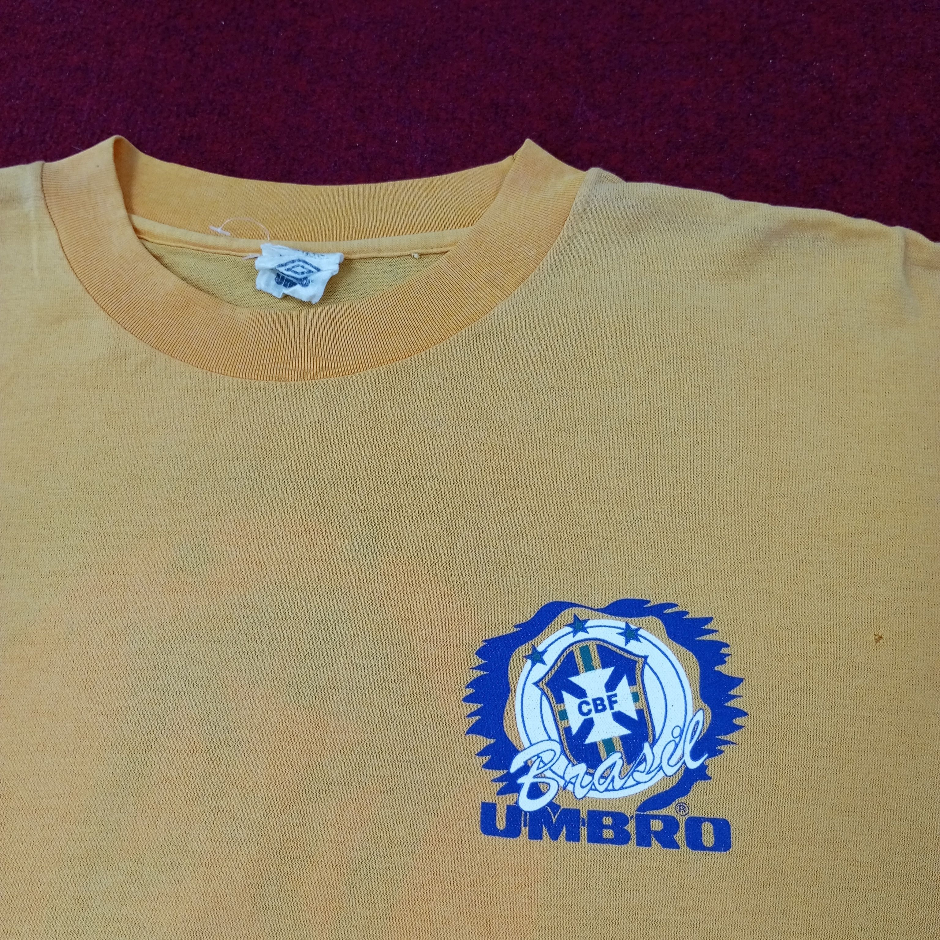 Vintage Umbro Brasil Football Soccer Team Vintage Tshirt c249n58 Size US L / EU 52-54 / 3 - 4 Thumbnail