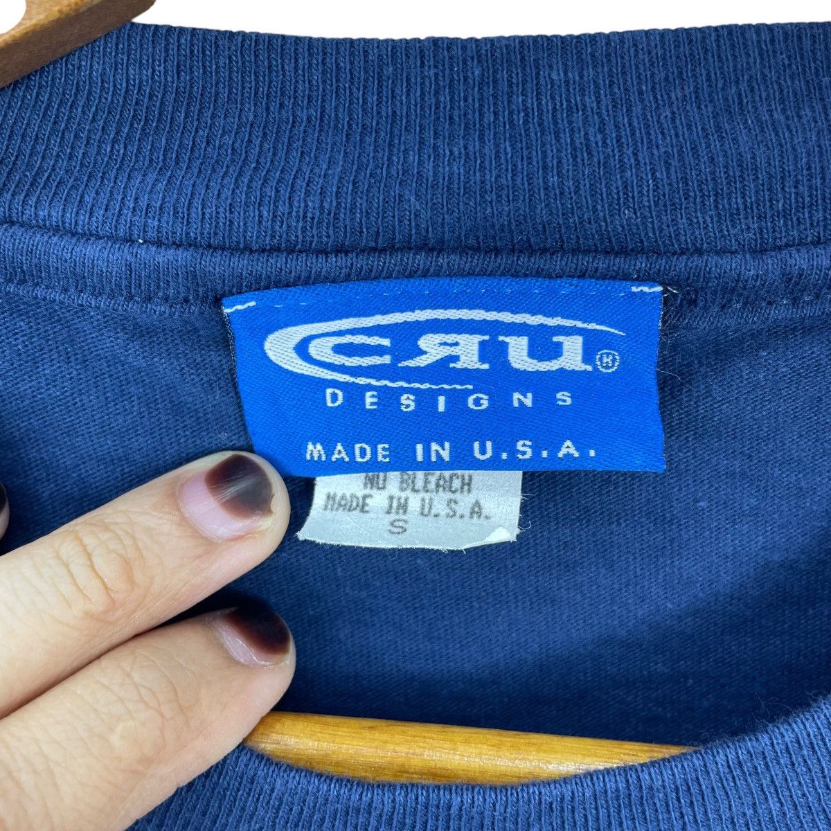 Vintage Vintage CRU Surfing Tee Shirt Size US S / EU 44-46 / 1 - 5 Thumbnail