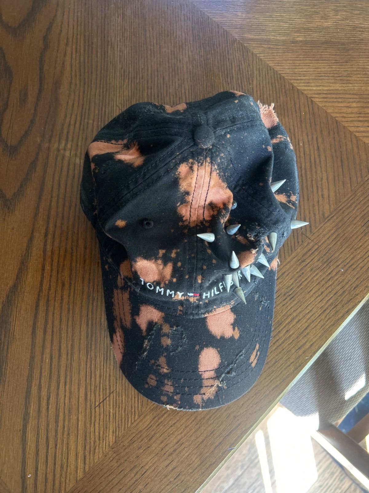 Tommy Hilfiger Custom Tommy Hilfiger Acid Wash Distressed Spiked Logo Hat Size ONE SIZE - 2 Thumbnail