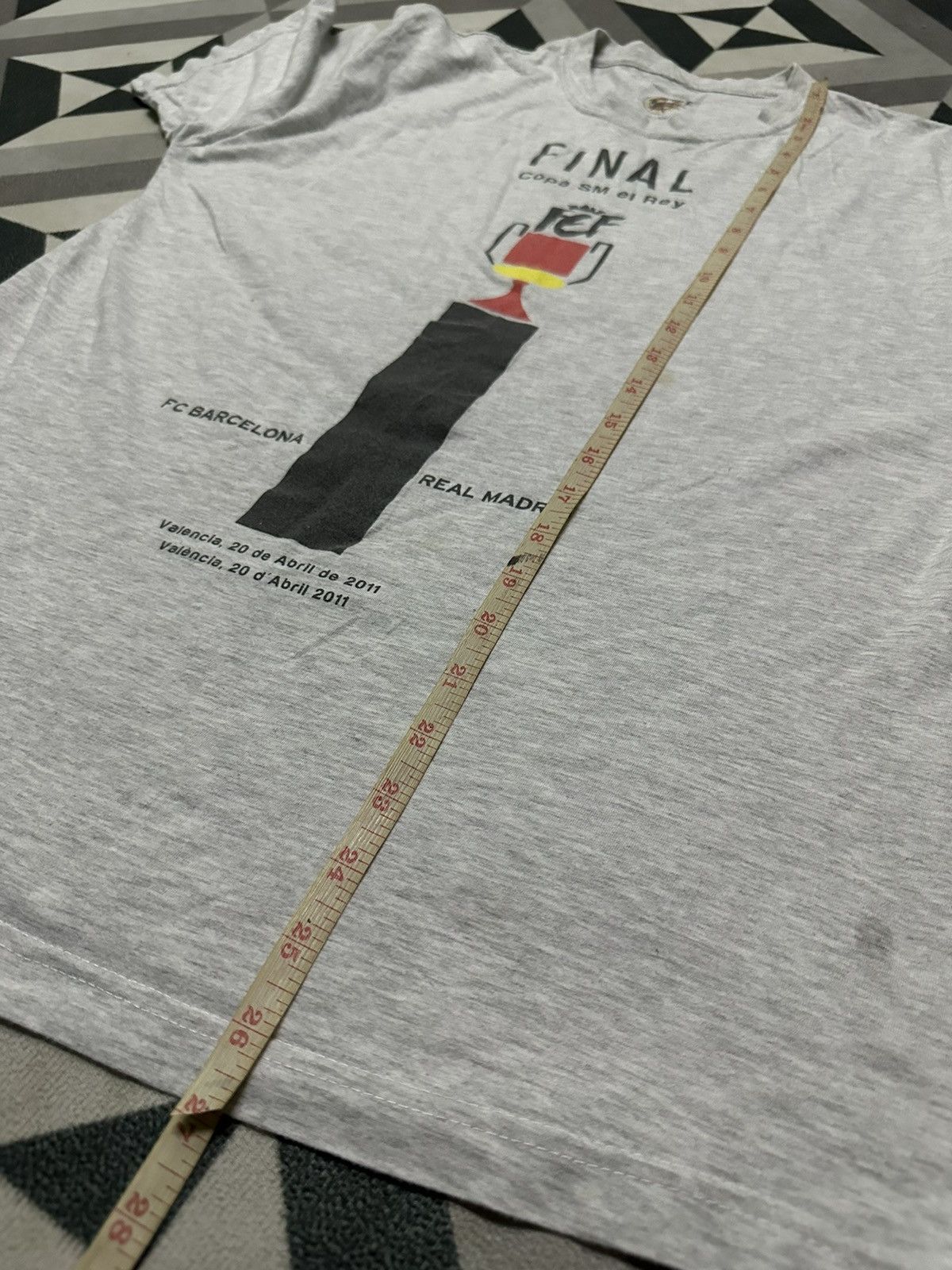 Vintage 🔥Limited🔥 Final copa 2011 Barcelona vs real madrid tee Size US L / EU 52-54 / 3 - 8 Thumbnail