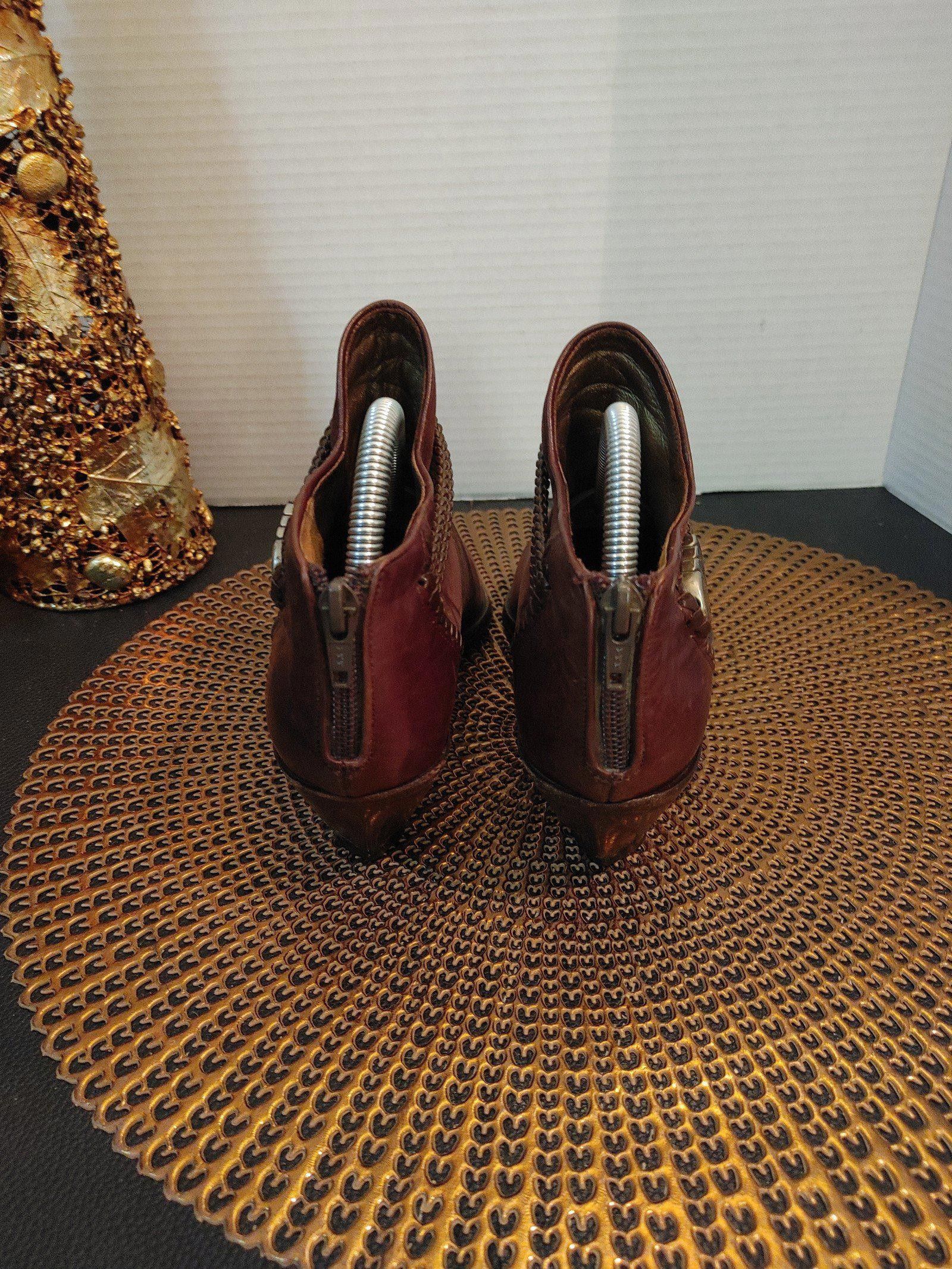 Designer Via Spiga suede ankle booties size 8.5 Size US 8.5 / IT 38.5 - 4 Thumbnail