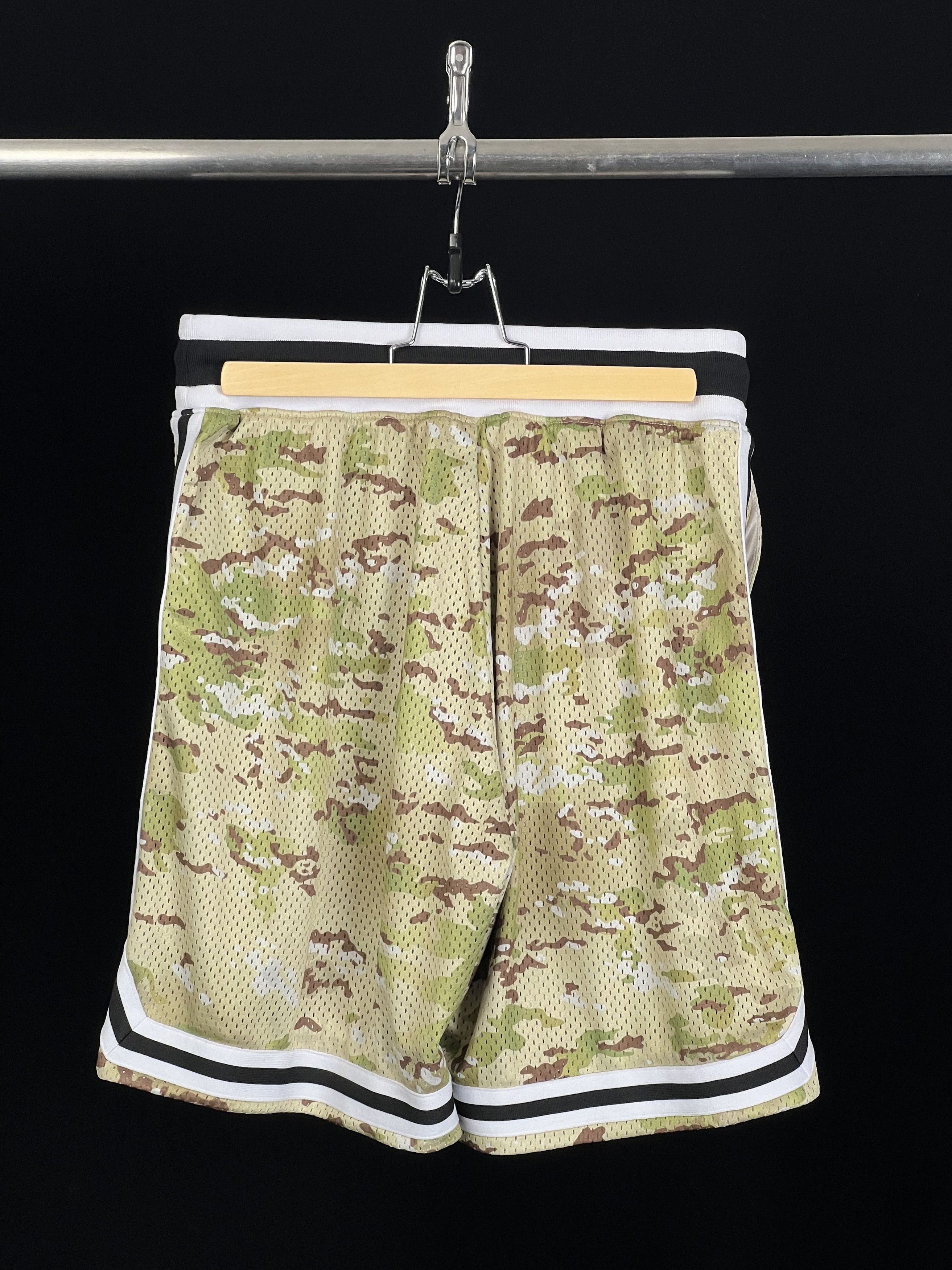 John Elliott Brand New 'Multi Camo' Print GAME SHORTS Size S Size US 30 / EU 46 - 4 Thumbnail