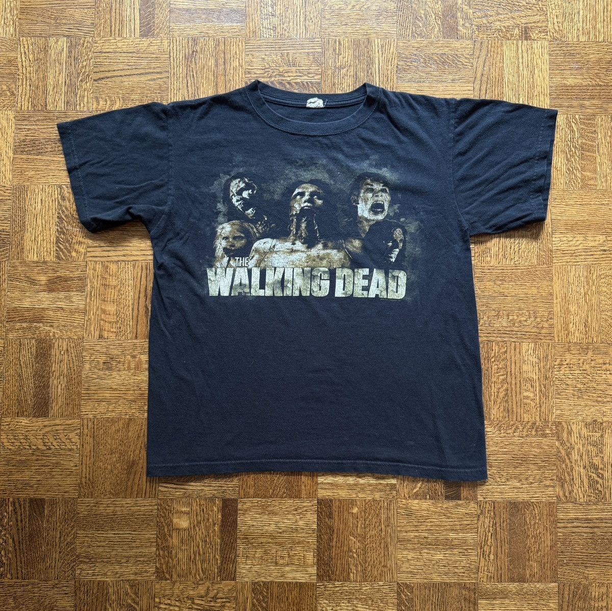 Vintage Vintage Y2K The Walking Dead Zombies Graphic Tee Size US M / EU 48-50 / 2 - 1 Thumbnail