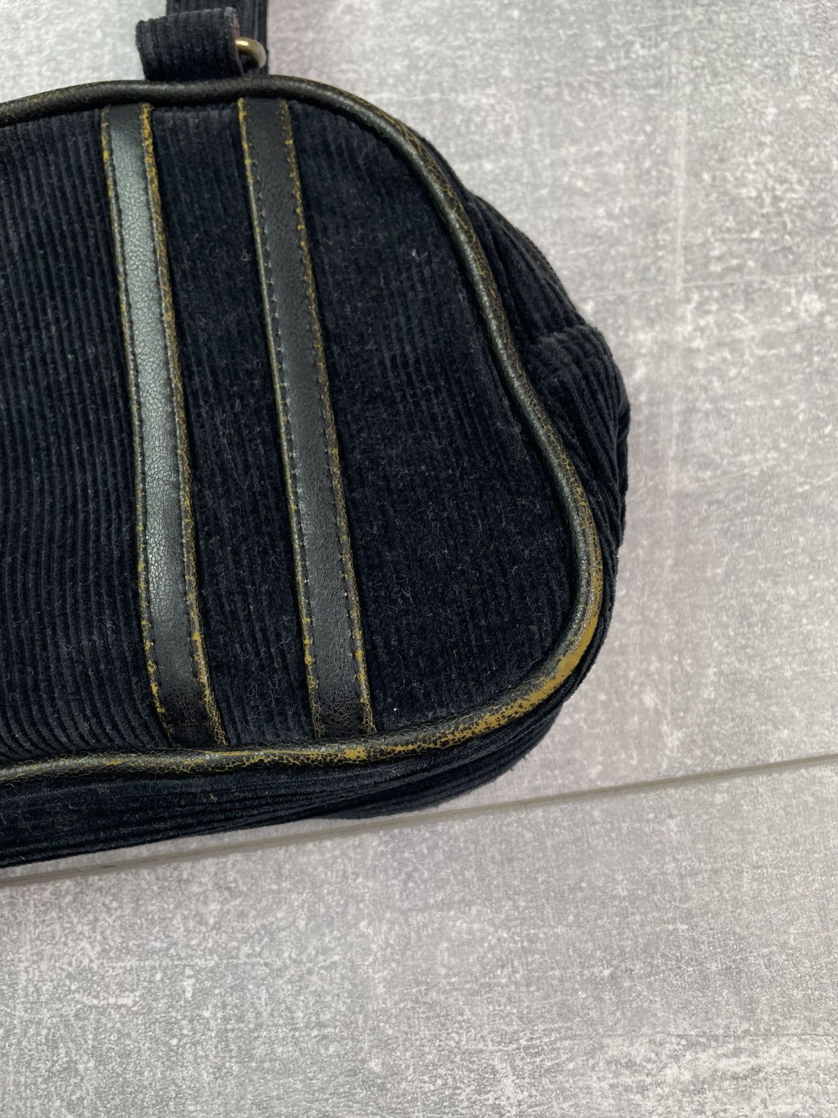 Kangol Kangol Y2K Velour Shoulder Bag Vintage Size ONE SIZE - 5 Thumbnail
