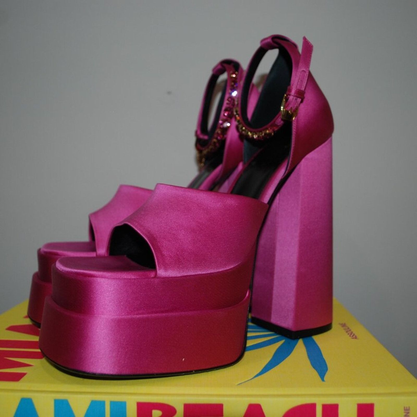 Versace Versace Medusa Head charm platform sandals IT40 Size US 10 / IT 40 - 7 Thumbnail