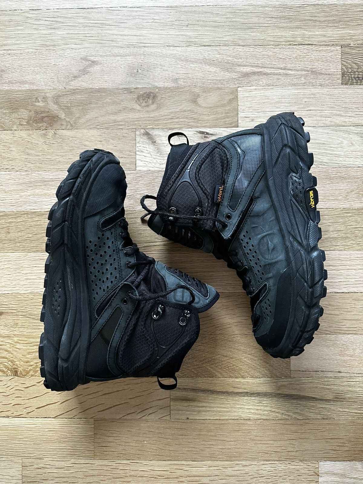 image of Hoka One One Tor Ultra Hi Gen 1 Gore-Tex Hiking Boots Vibram in Black, Men's (Size 8)