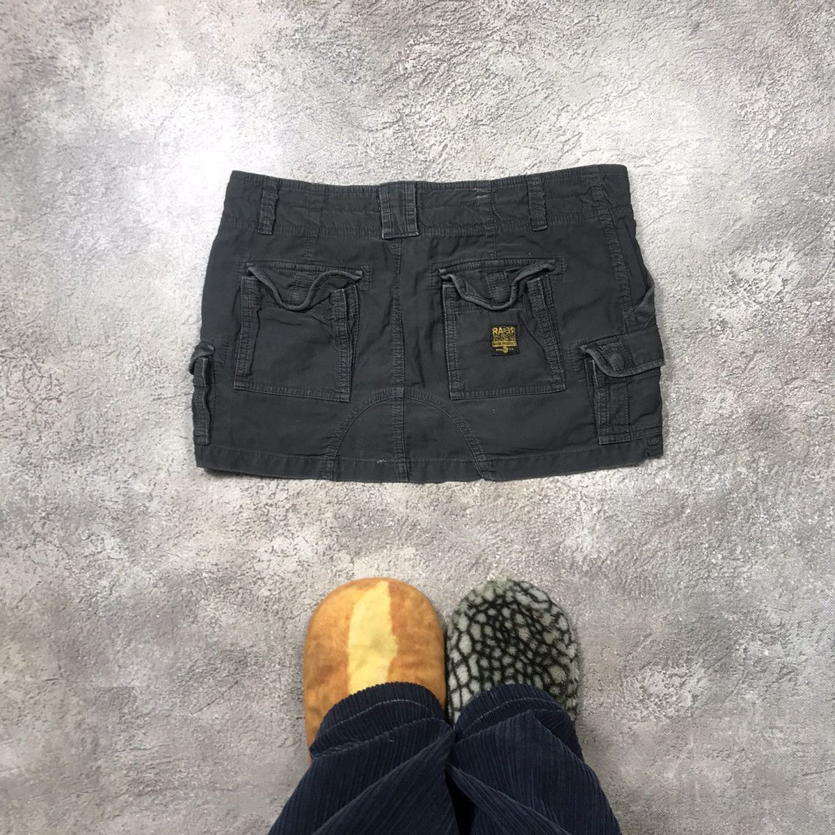 Vintage Y2K Black Cargo Mini Skirt Baggy Avant Garde Grunge Faded 32 Size 32" / US 10 / IT 46 - 4 Thumbnail