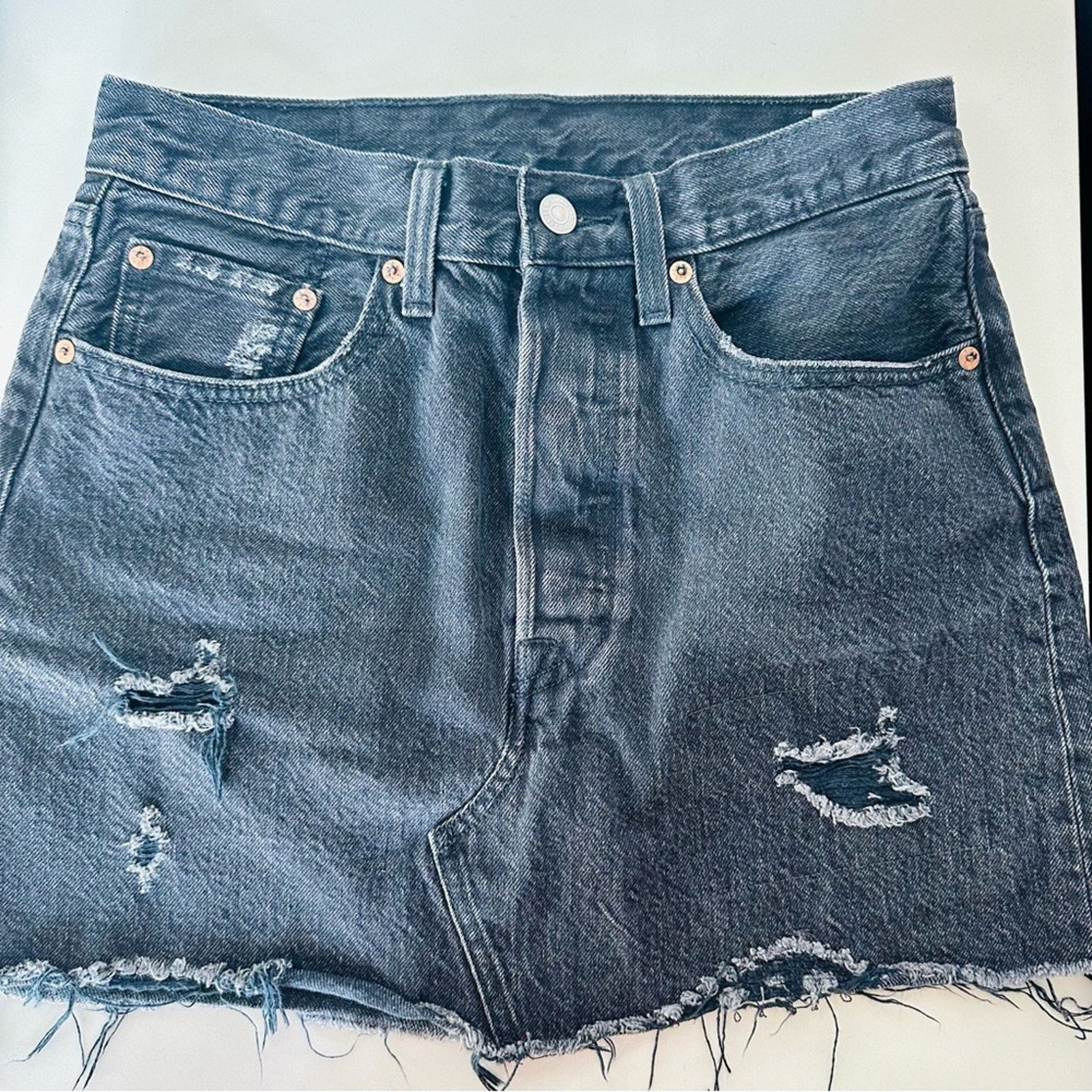 Levi's LEVIS REVOLVE Black Distressed Raw Hem Button Fly Mini Skirt Size 26" / US 2 / IT 38 - 11 Thumbnail