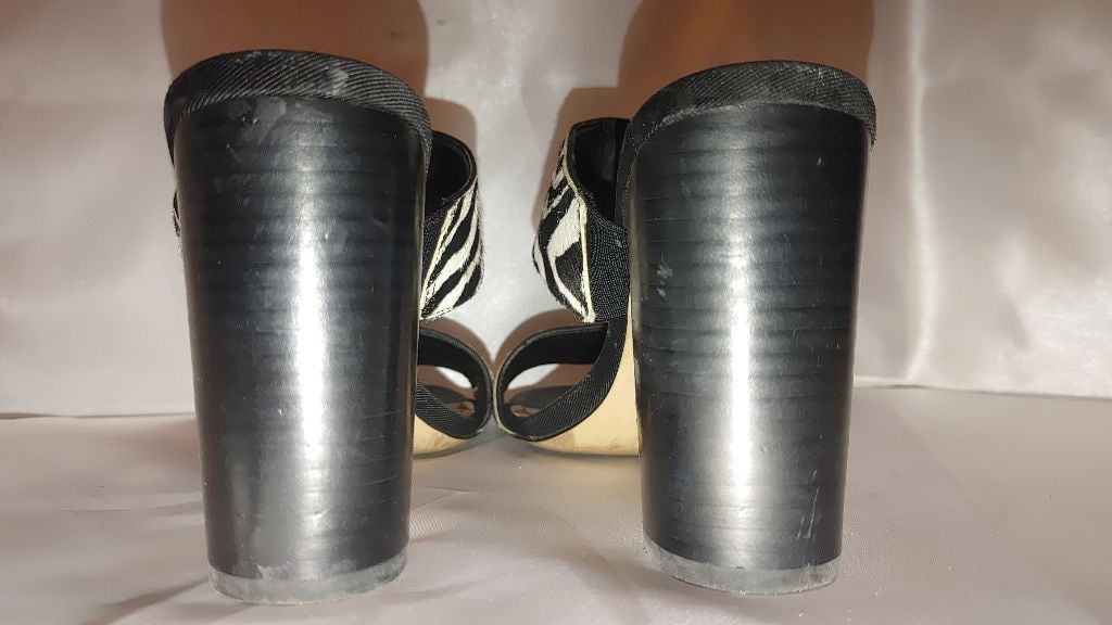 White House Black Market White House Black Market Cecilia Slides Size 8.5M Size US 8.5 / IT 38.5 - 8 Thumbnail