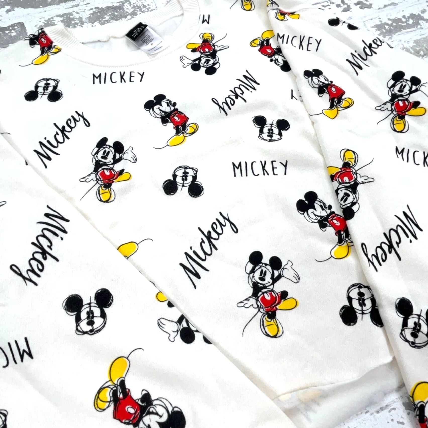 Disney Disney Sweatshirt Women XL White Crew Neck Minnie Mouse Graphic Print Raglan Sleeve Pullover All Seasons Cotton Blend Logo Regular Sweatshirt Womens Size XL / US 12-14 / IT 48-50 - 3 Thumbnail