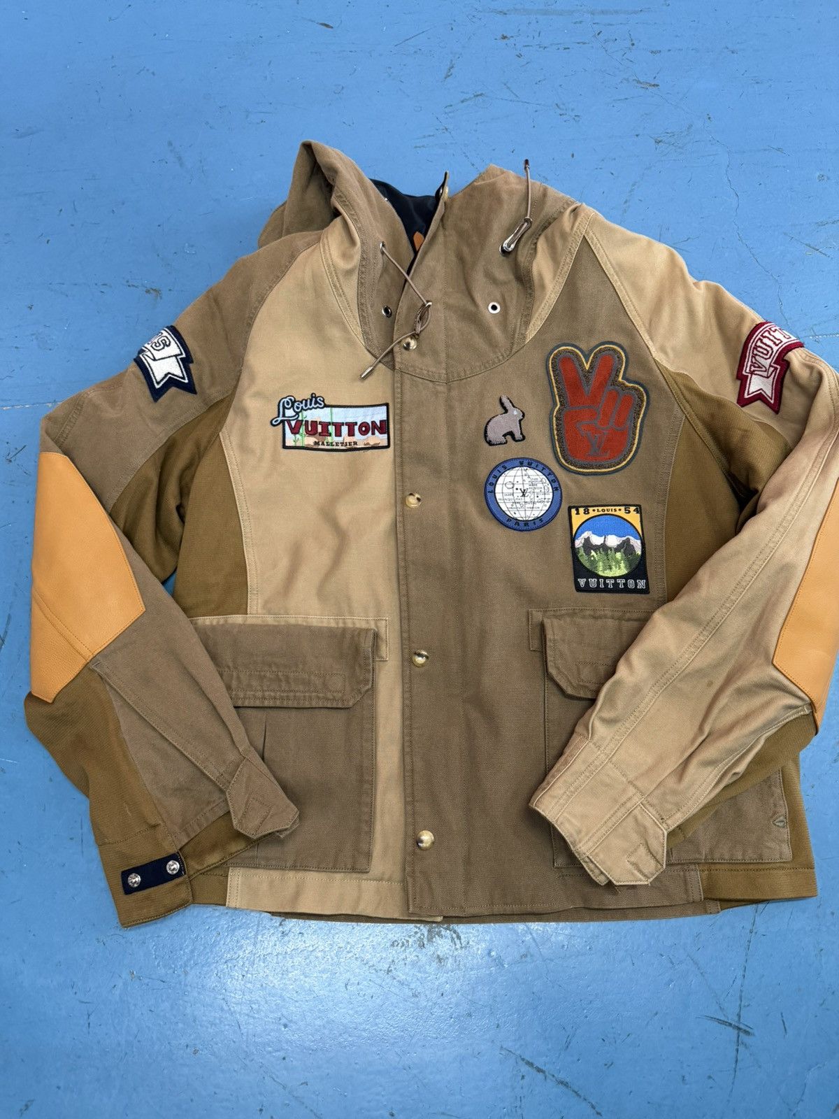 Louis Vuitton LOUIS VUITTON BROWN PARKA Size US L / EU 52-54 / 3 - 1 Thumbnail