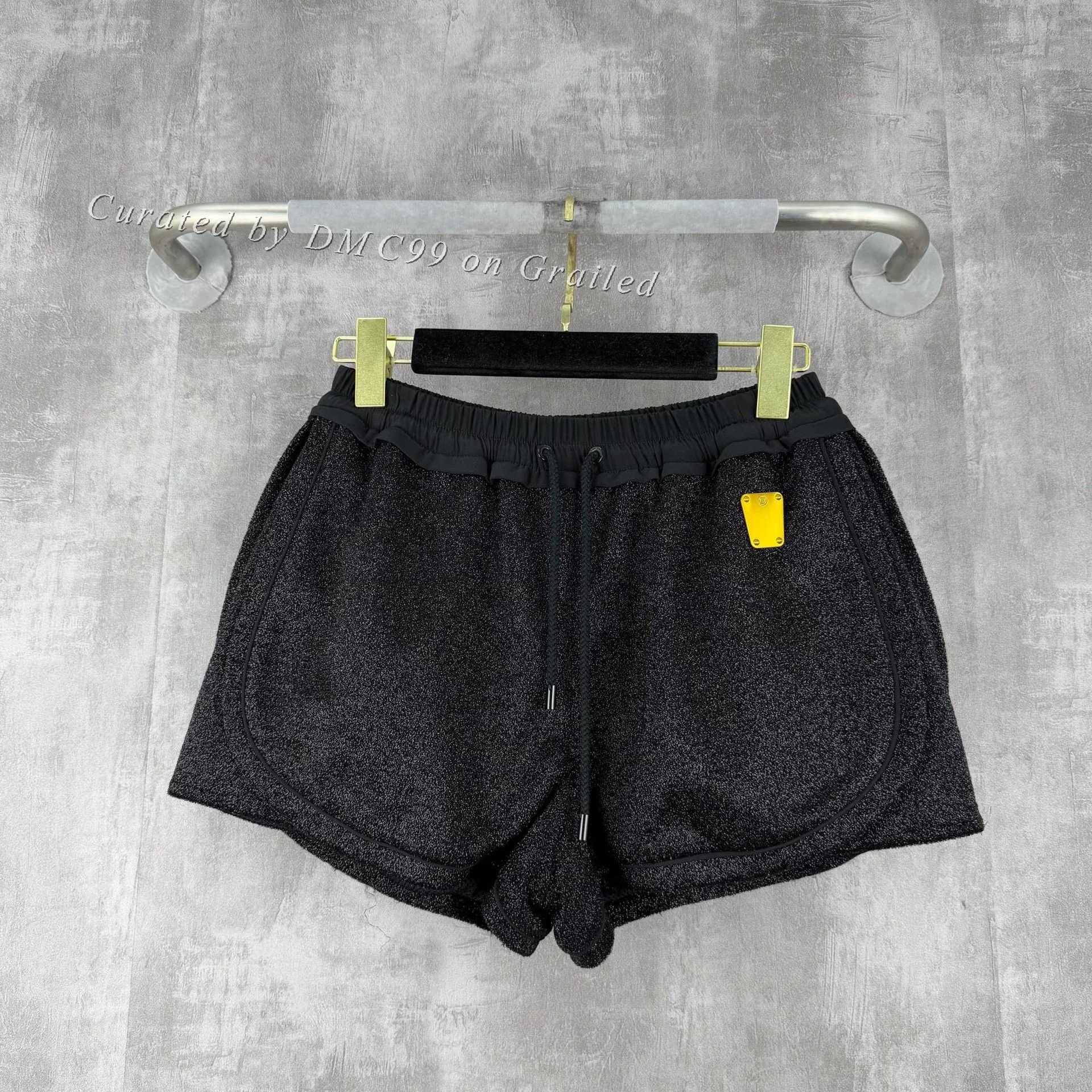Louis Vuitton Louis Vuitton Ruffle Glitter Casual Shorts Size 34" / US 12 / IT 48 - 1 Thumbnail