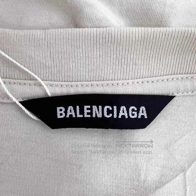 Balenciaga Balenciaga Apricot Logo Letter Embroidered Crew Neck Short Size US S / EU 44-46 / 1 - 5 Thumbnail