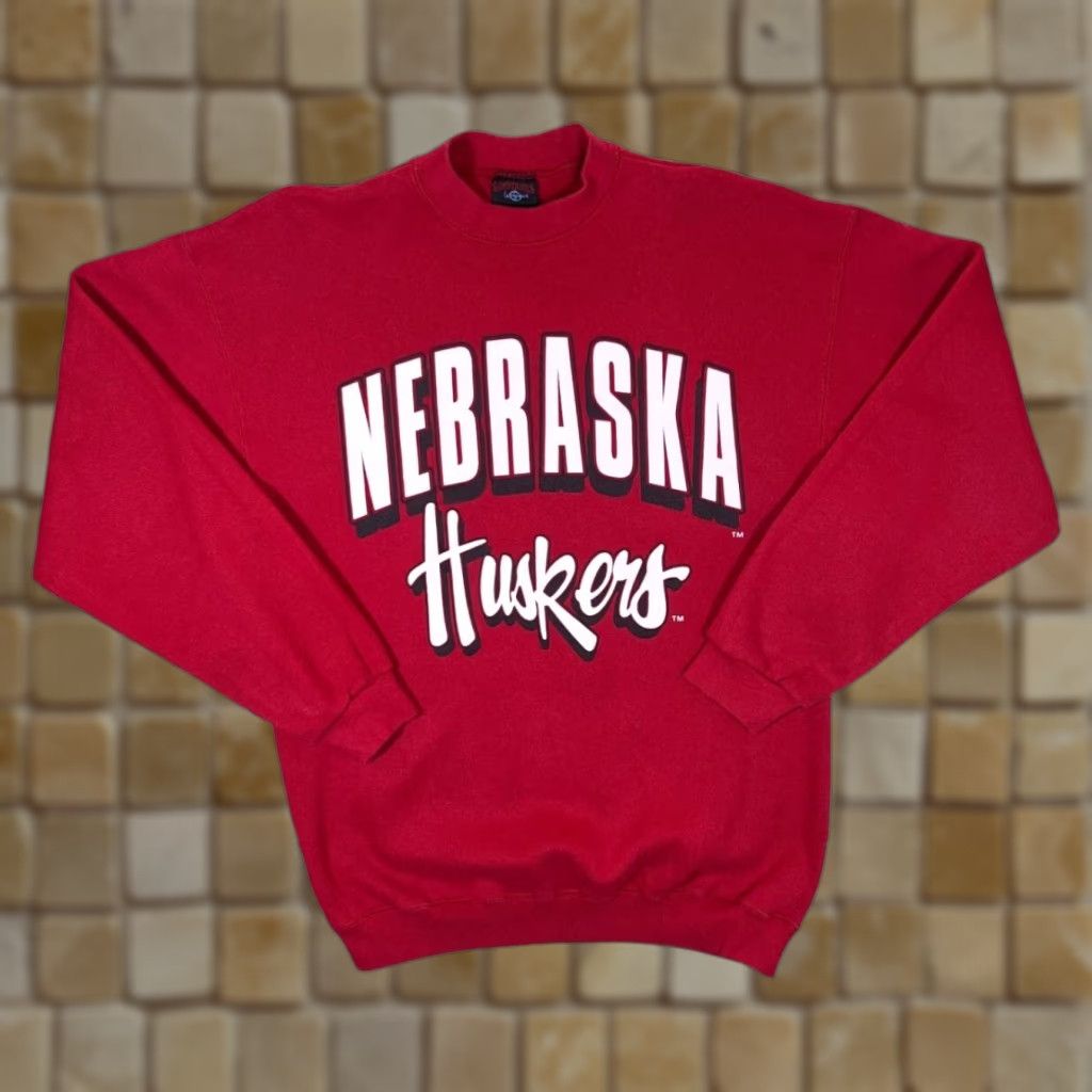 NCAA VINTAGE Nebraska Cornhuskers NCAA Made In USA College Red Sweatshirt L Men's Large 29" 21" 23" Graphic USA 90s Mens Size US L / EU 52-54 / 3 - 1 Thumbnail