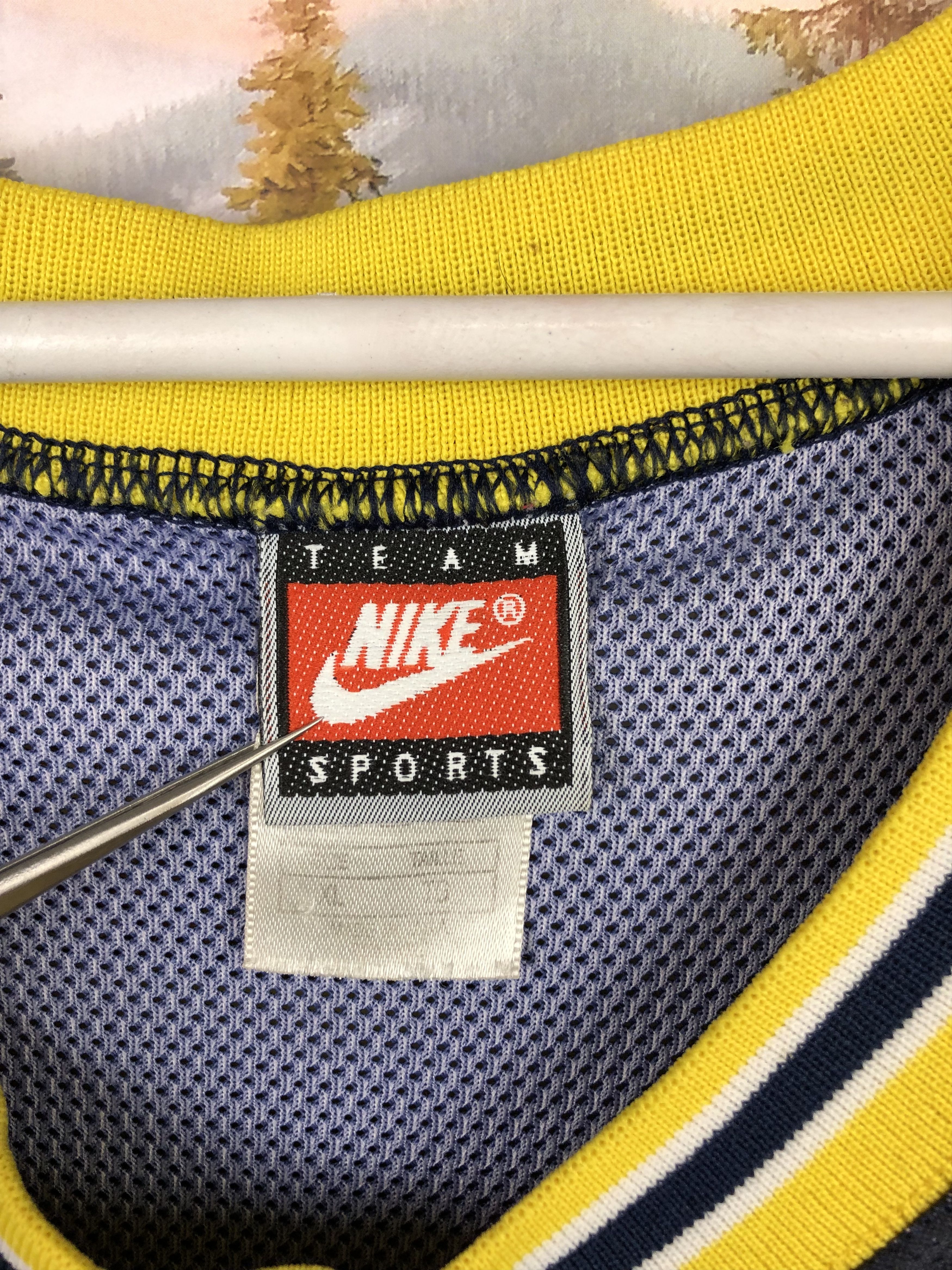 Nike Vintage Nike King Michigan Wolverines Basketball Jersey Size US XL / EU 56 / 4 - 5 Thumbnail