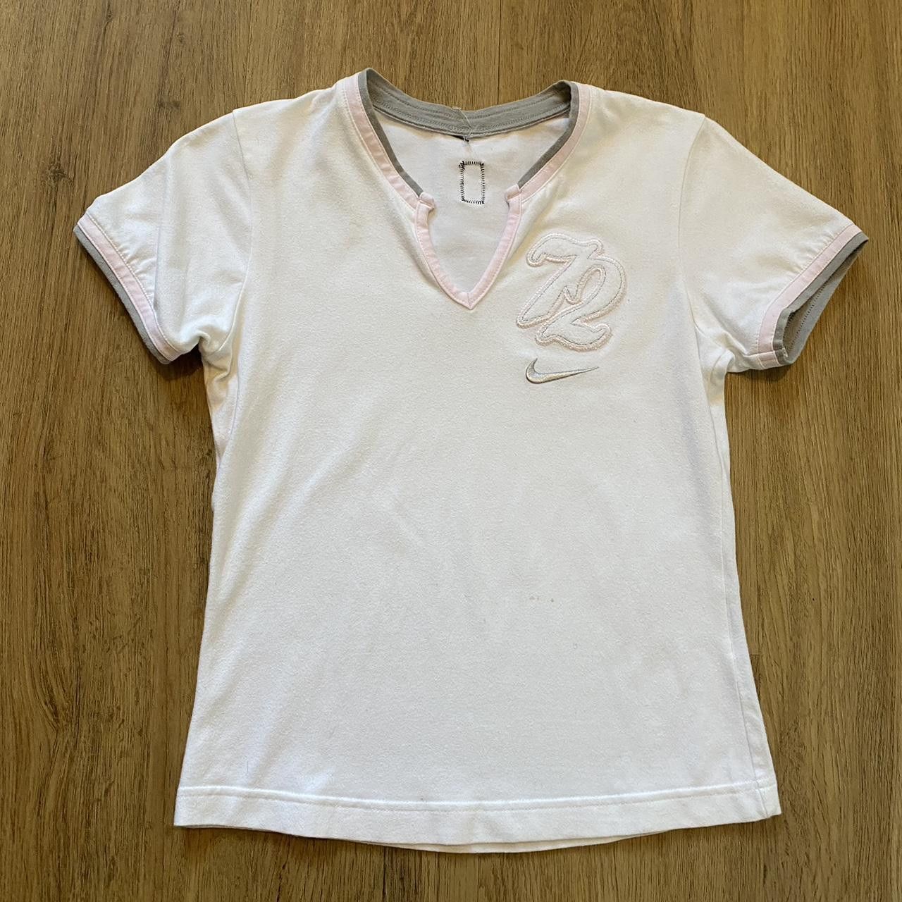 Nike Nike white and pink t-shirt with a Y2K vibe Size US XS / EU 42 / 0 - 1 Thumbnail