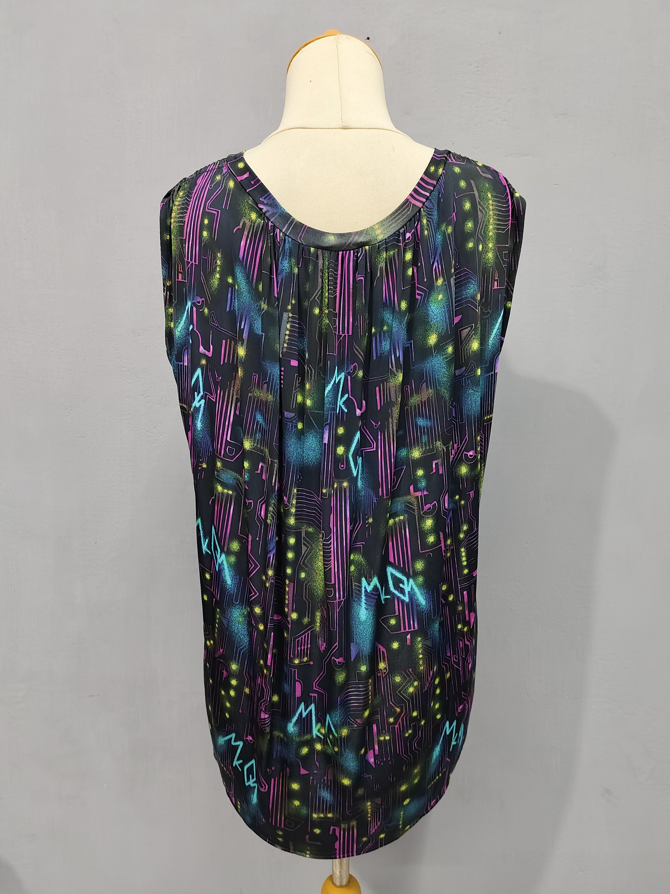 Alexander McQueen Alexander McQueen❤️‍🔥 Futuristic Neon Abstract Graphic Top Size M / US 6-8 / IT 42-44 - 4 Thumbnail
