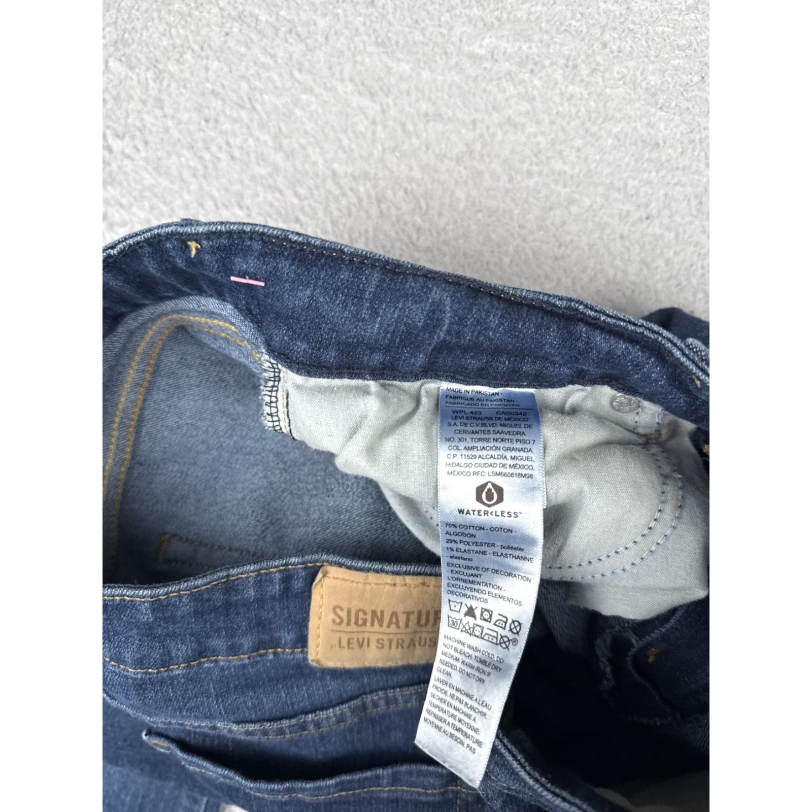 Vintage Signature Levi Strauss Bootcut Jeans Womens 6 Blue Wash Mid Rise Stretch 28x32 Size 28" / US 6 / IT 42 - 7 Thumbnail