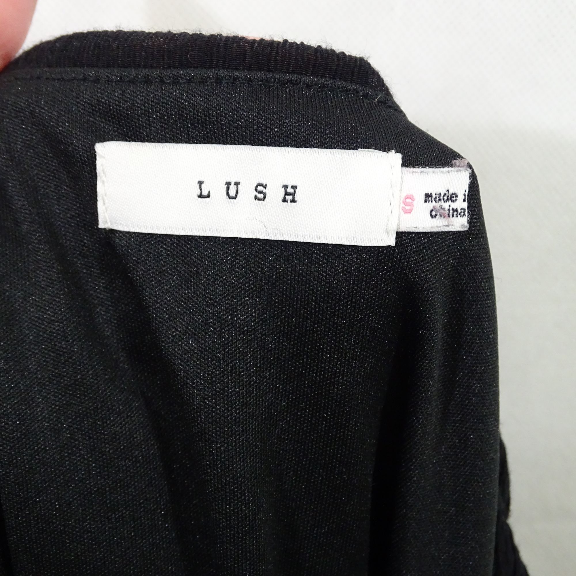 Other Lush Black Crinkle Sleeveless V-Neck Top Women Size S Casual Size S / US 4 / IT 40 - 4 Thumbnail