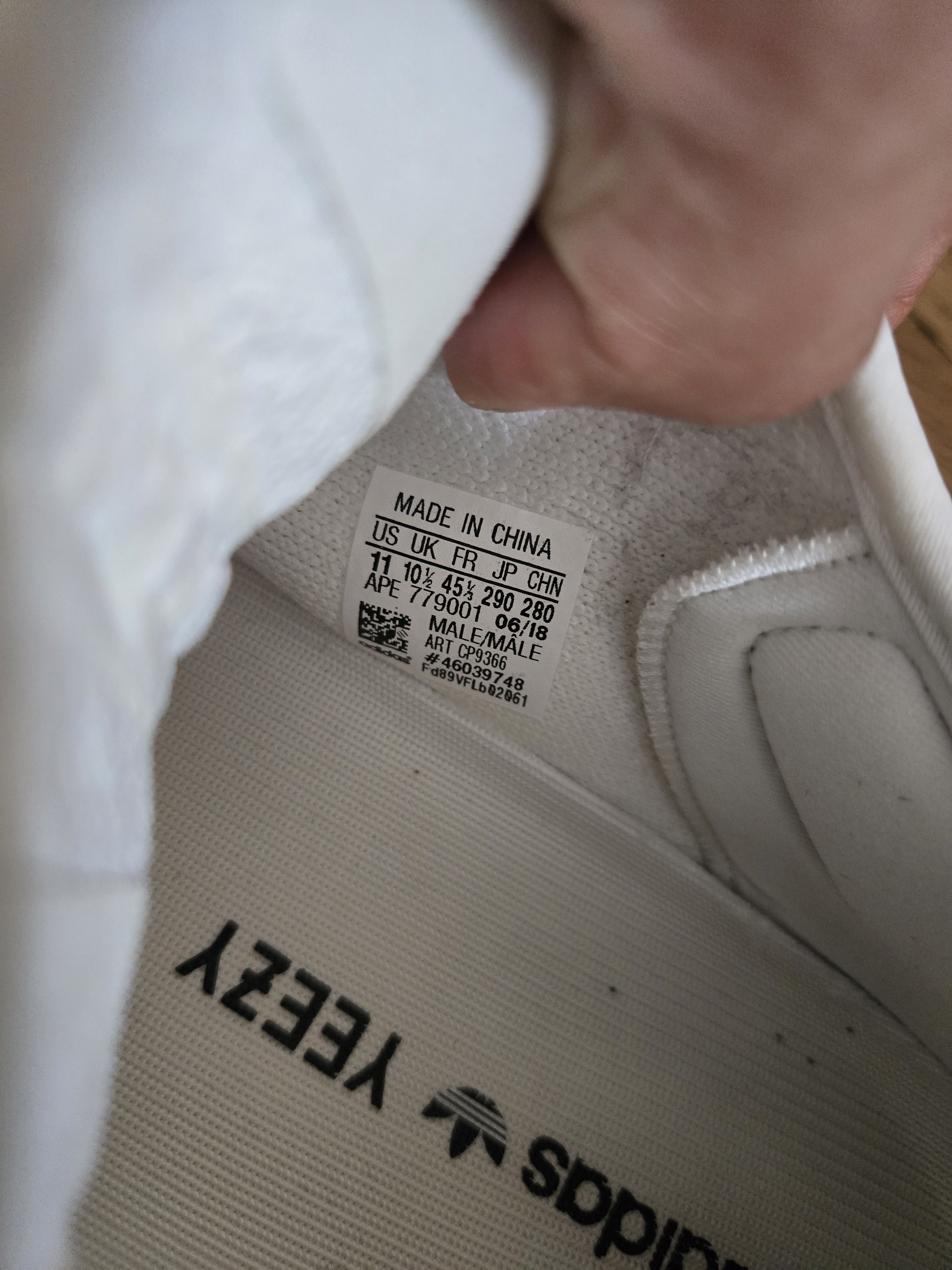Yeezy Yeezy 350 v2 white Size US 11 / EU 44 - 7 Thumbnail