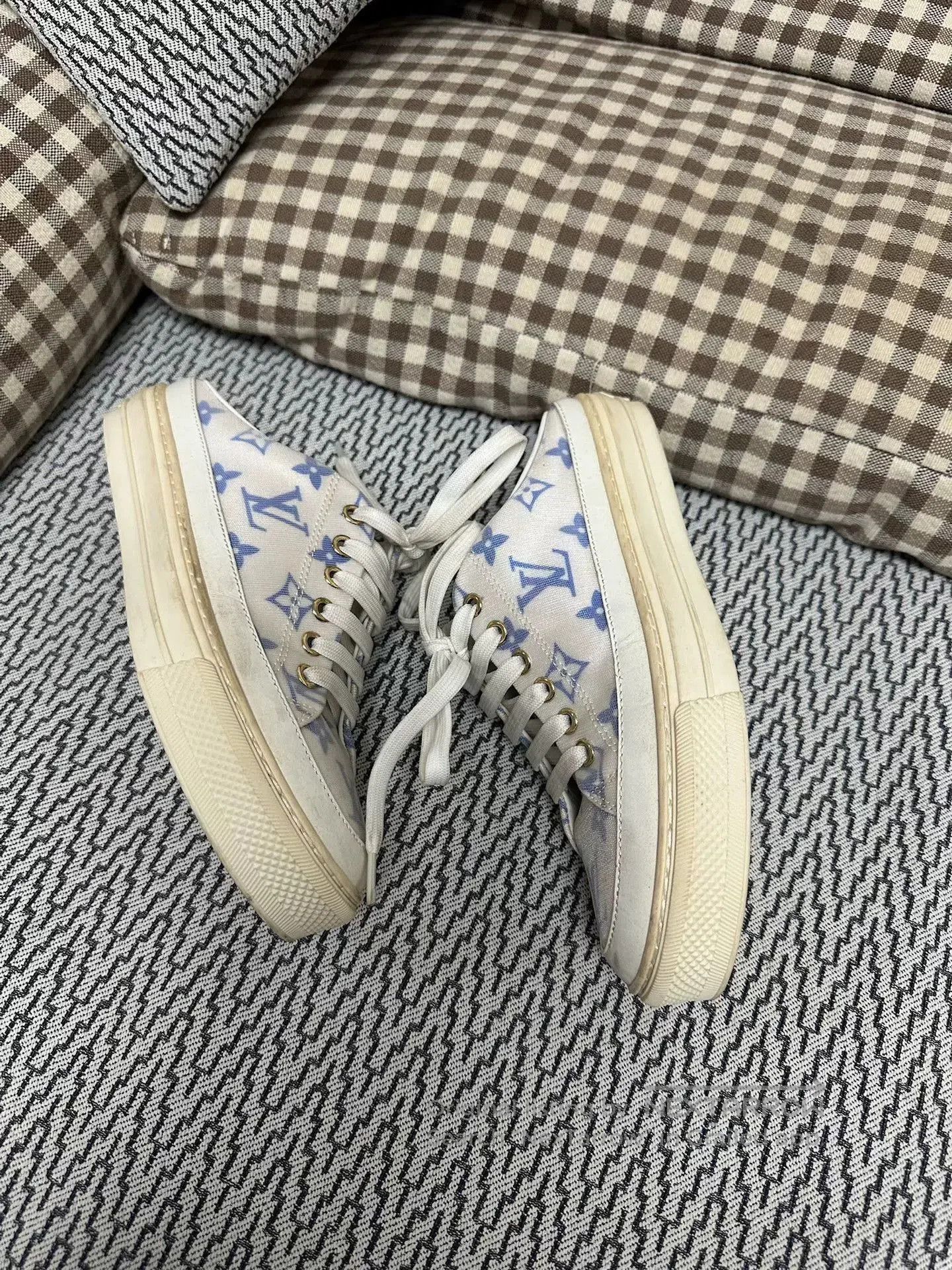 Louis Vuitton Louis Vuitton Low-Top Women's Shoes. Size US 4 / IT 34 - 2 Thumbnail