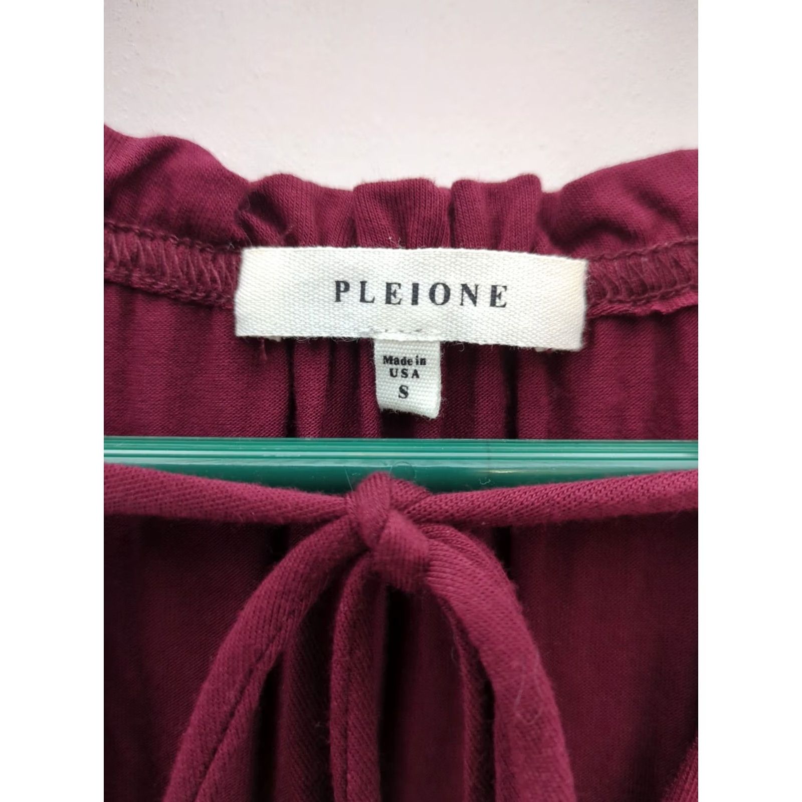 Anthropologie Pleione Blouse Shirt Womens Small Red Long Sleeve Pullover V-Neck Solid Classic Regular Size S / US 4 / IT 40 - 2 Thumbnail
