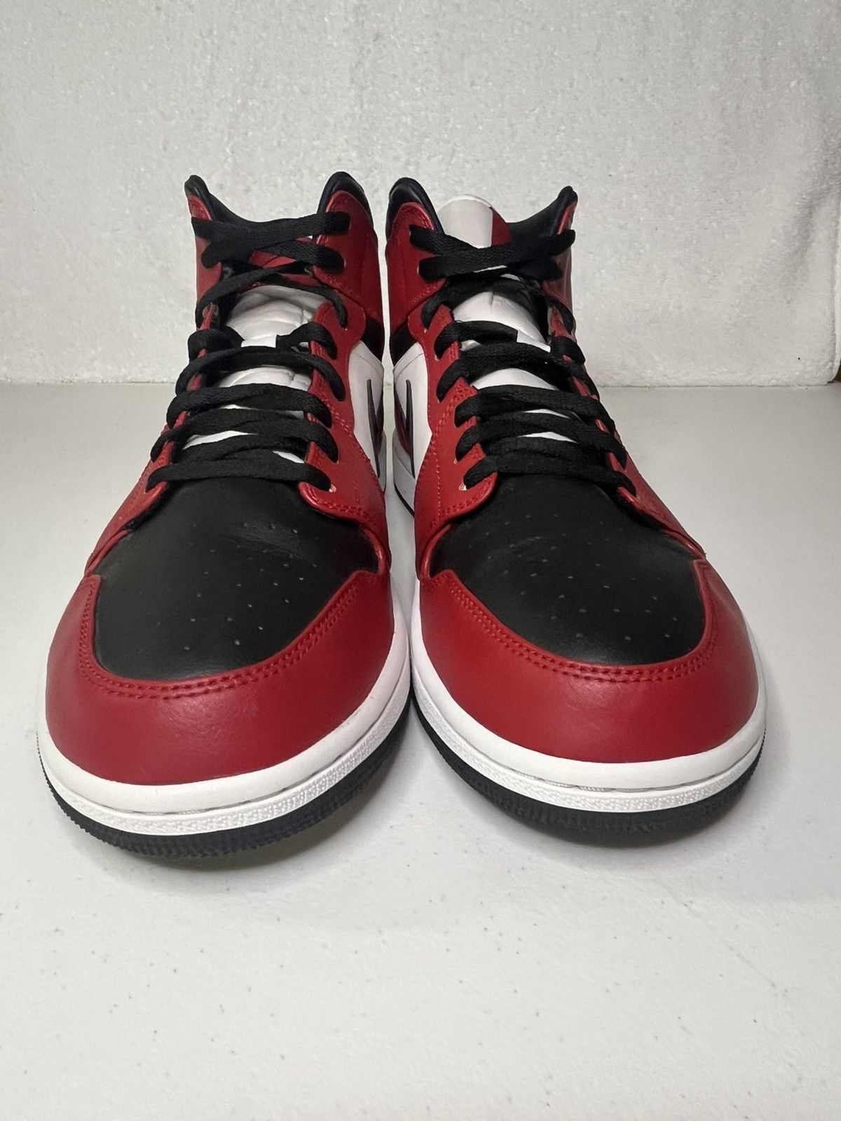 Nike Nike Air Jordan 1 Mid Chicago Black Toe Size 14 Size US 14 / EU 47 - 2 Thumbnail