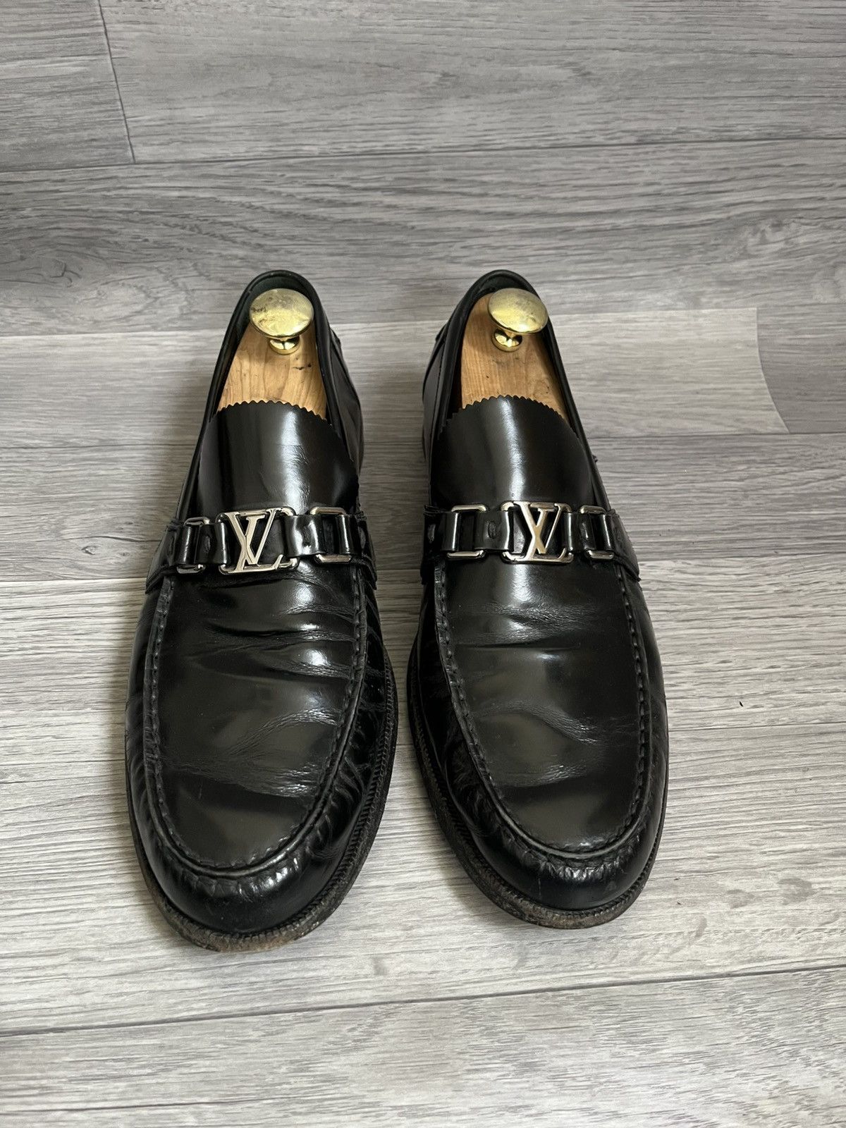 Louis Vuitton Louis Vuitton Major logo slip on leather loafers sz 10.5 Size US 11.5 / EU 44-45 - 2 Thumbnail
