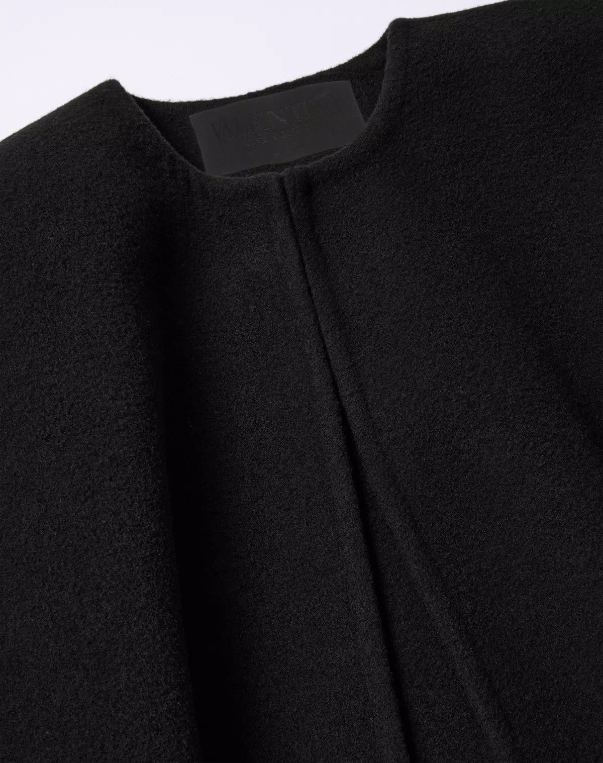 Valentino o1s1wg110426 Fluffy Cashmere Blend Cape in Nero Size M / US 6-8 / IT 42-44 - 5 Thumbnail