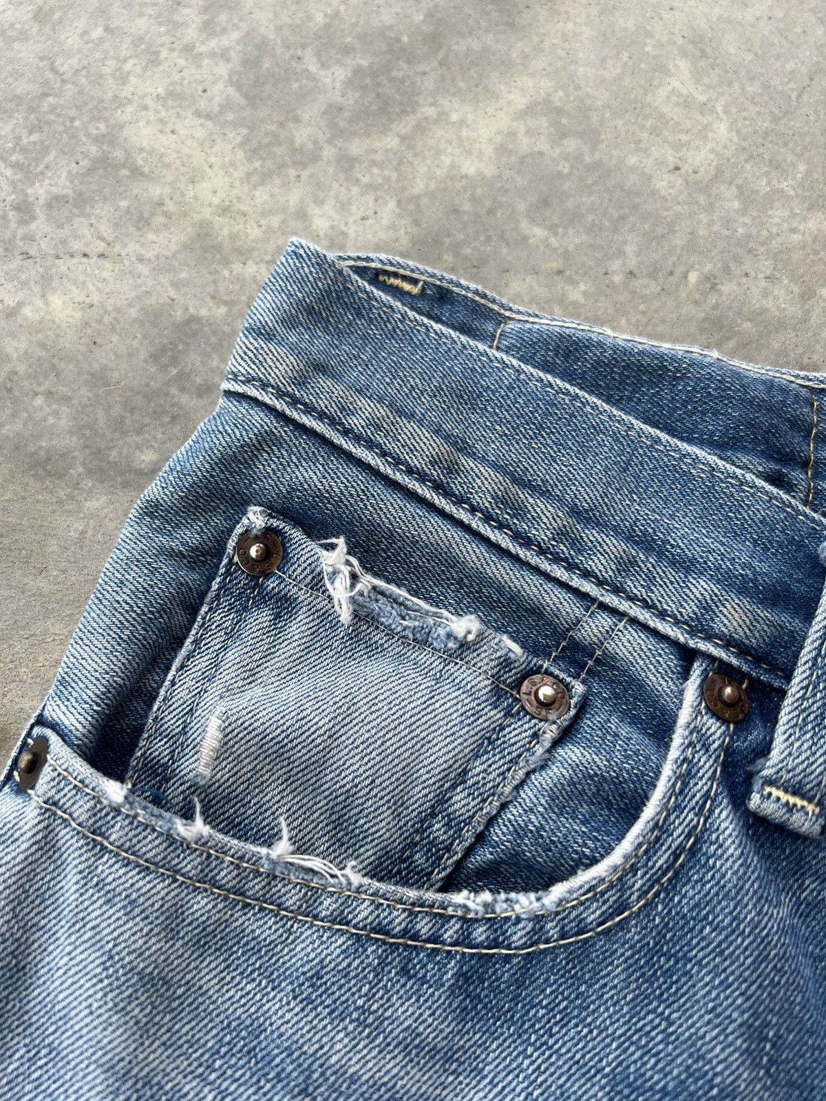 Levi's Vintage Levis 502 Blue Faded Distressed Jean Size US 31 - 9 Thumbnail