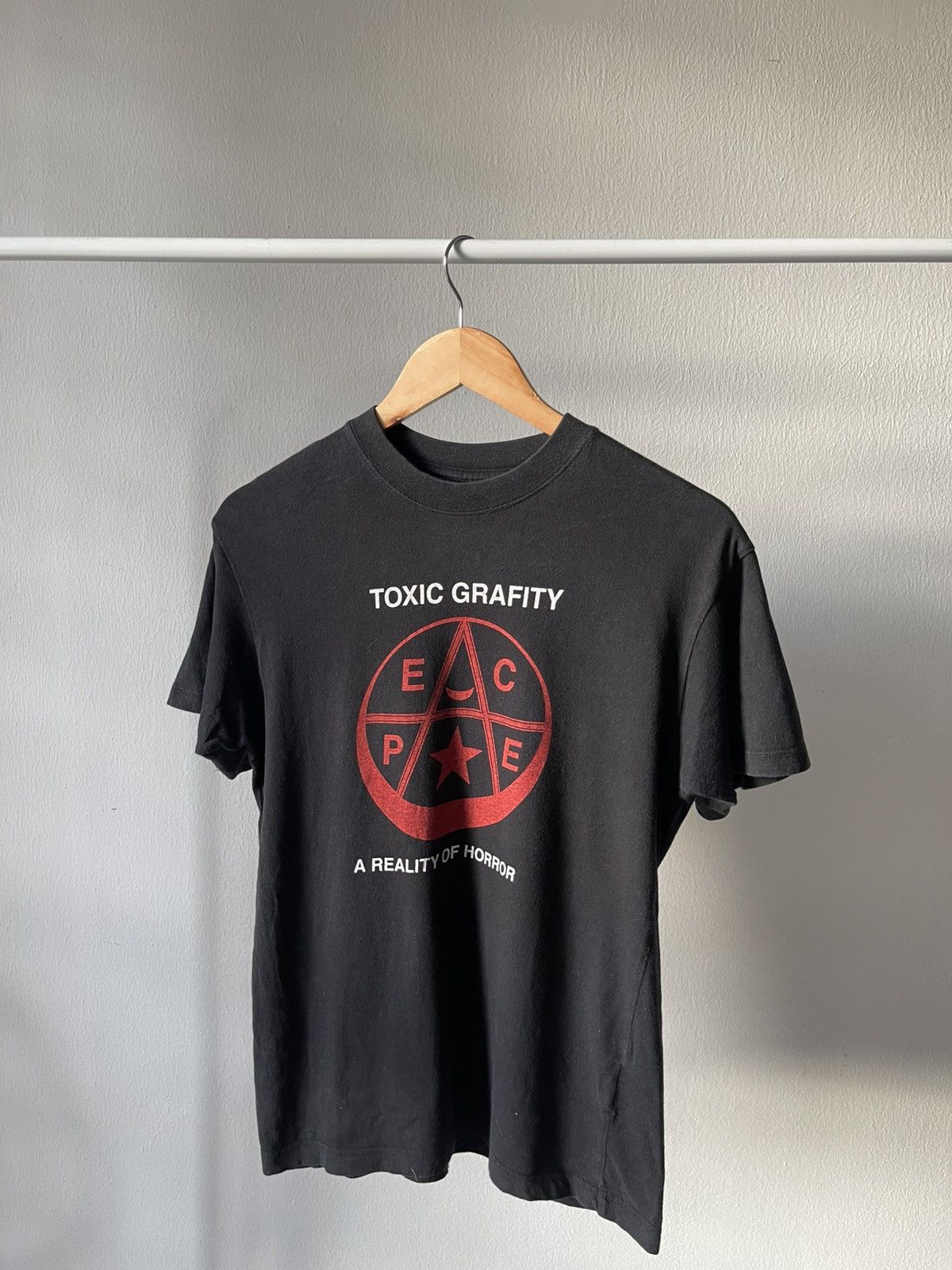Jun Takahashi × Undercover 2000s Undercoverism Toxic Grafity Tee Size US S / EU 44-46 / 1 - 4 Thumbnail