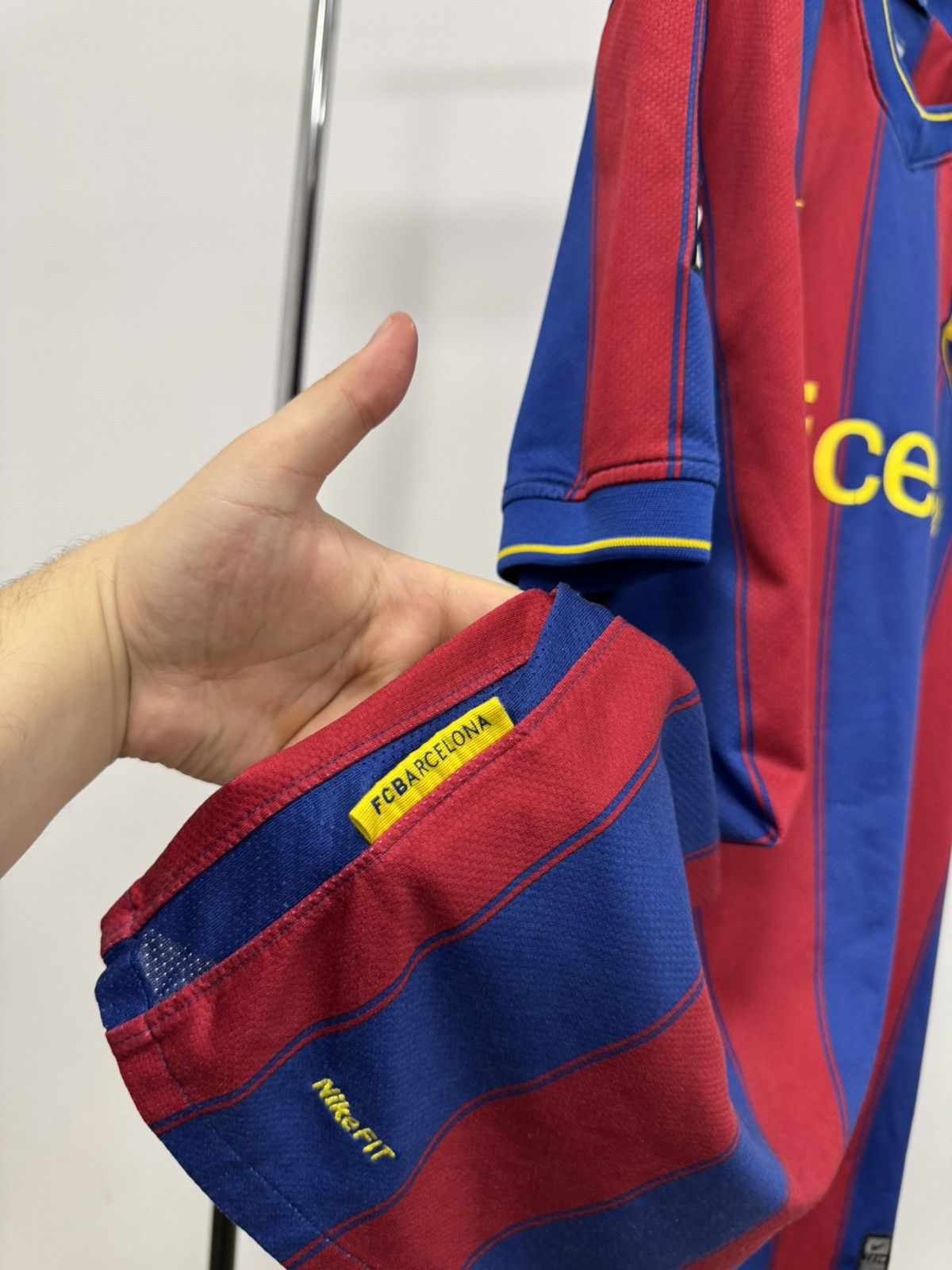 Nike Vintage Nike Barcelona Jersey 2009/2010 Home Football Shirt Size US XL / EU 56 / 4 - 8 Thumbnail