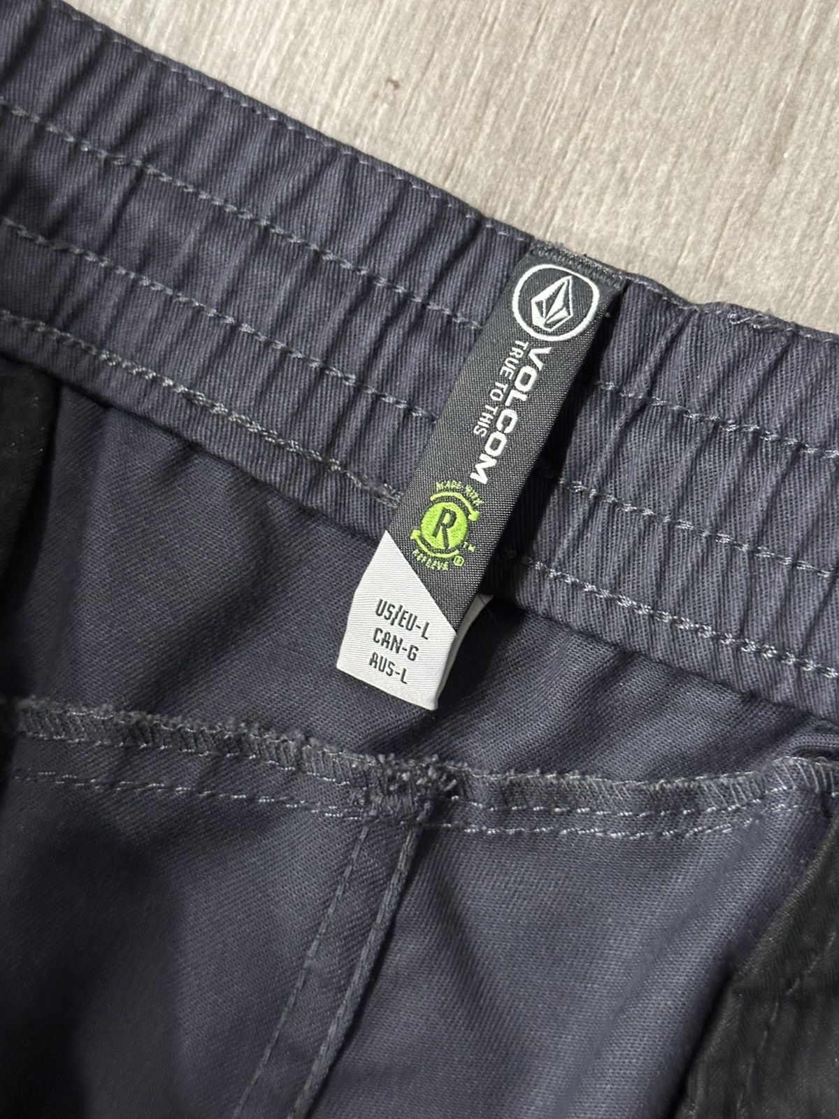 Volcom Volcom Frickin Elastic Waist 19" Chino Shorts Charcoal L Size US 36 / EU 52 - 2 Thumbnail