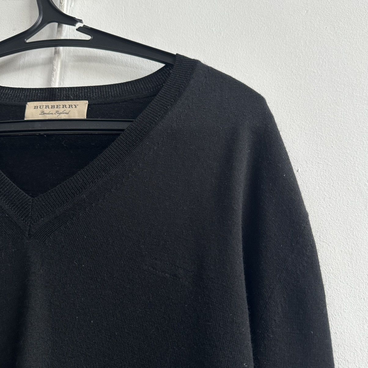 Burberry Burberry London black v neck merino wool sweater Size US XL / EU 56 / 4 - 6 Thumbnail