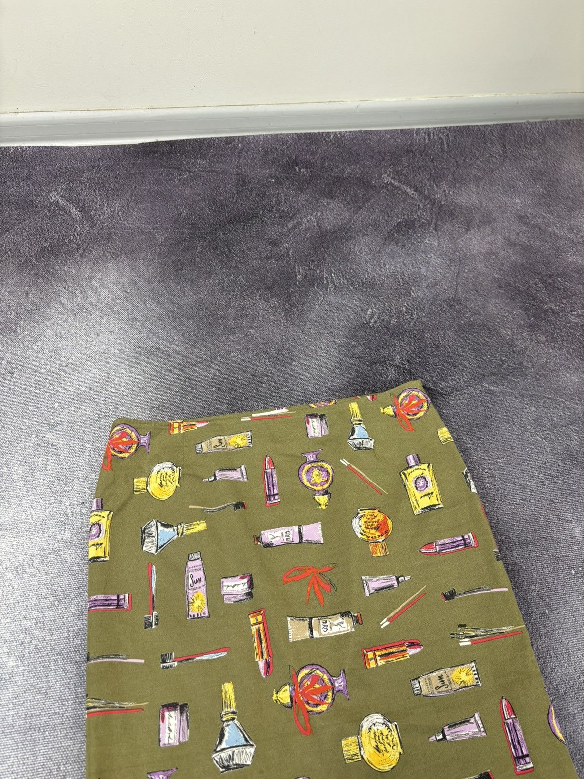 Iceberg Vintage Iceberg Olive Green Makeup Beauty Print Pencil Skirt Size 32" / US 10 / IT 46 - 4 Thumbnail