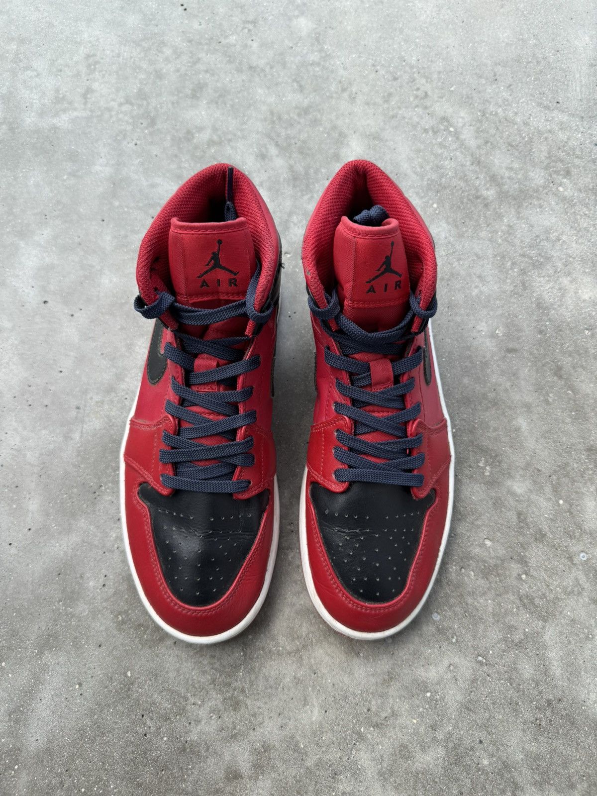 Nike Nike Air Jordan 1 Mid Reverse Bred 2021 Hype Streetwear Size US 8.5 / EU 41-42 - 4 Thumbnail