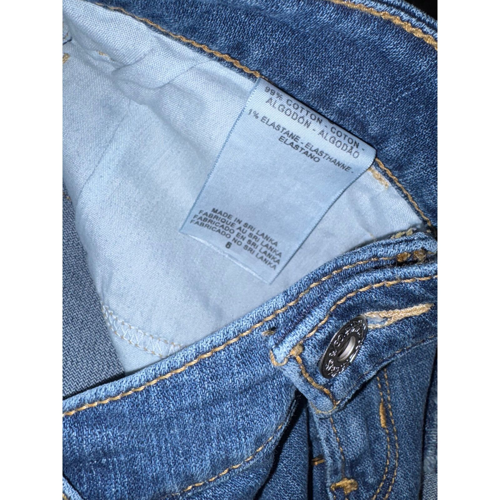Levi's Levis women’s shorts size 6 blue jeans Size 28" / US 6 / IT 42 - 3 Thumbnail