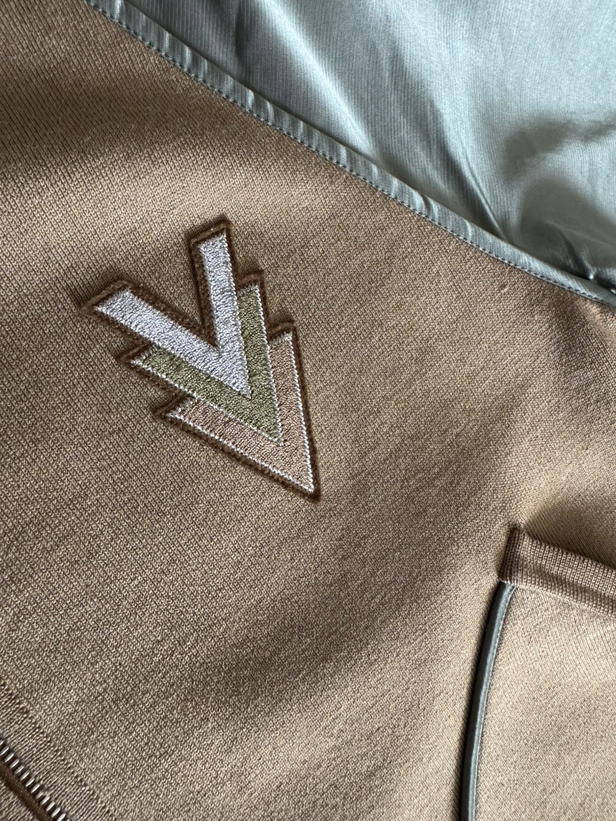 Louis Vuitton LOUIS VUITTON bomber jacket SEE REAL MEASUREMENTS IN PHOTOS Size US S / EU 44-46 / 1 - 4 Thumbnail