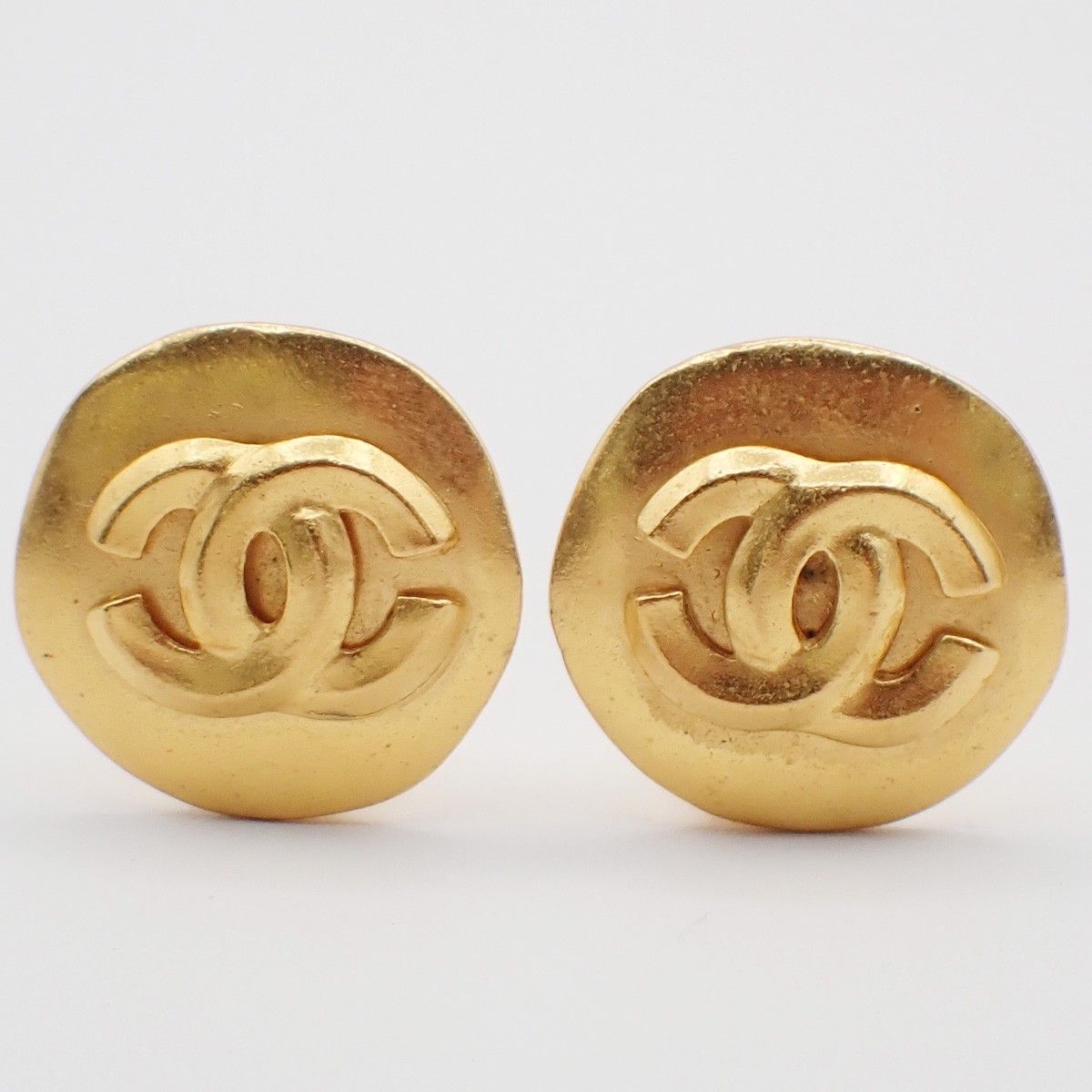 Chanel Chanel Vintage CC Round Clip-On Earrings Metal Size ONE SIZE - 1 Thumbnail