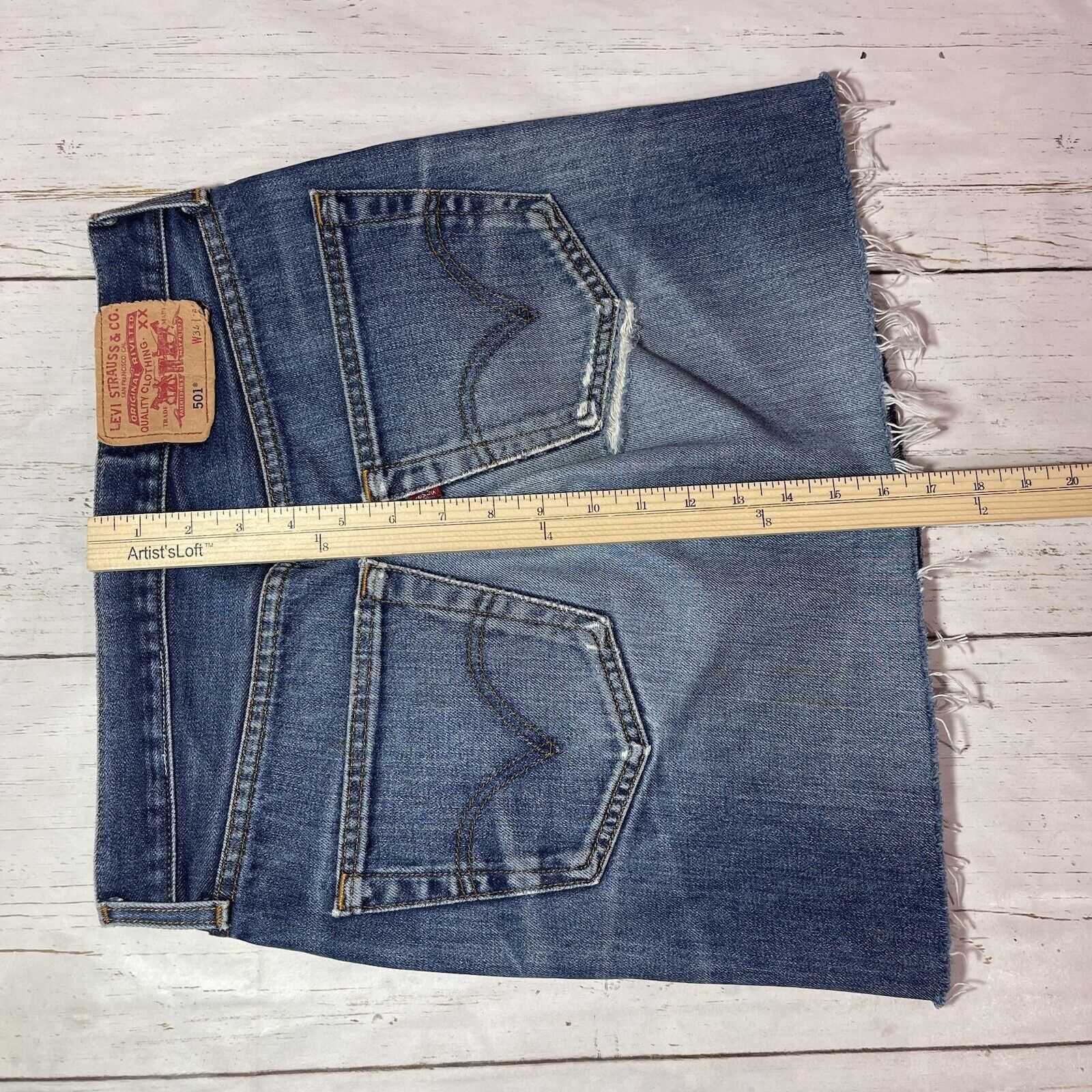 Urban Renewal Urban Outfitters Renewal Levi's 501 Reconstructed Skirt M Size 28" / US 6 / IT 42 - 6 Thumbnail