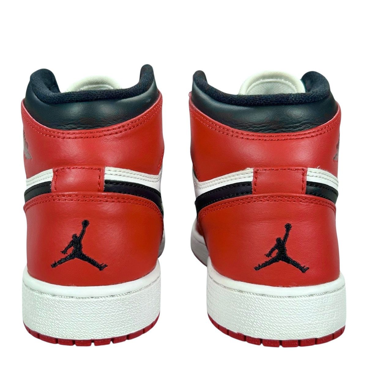 Jordan Brand VTG Air Jordan 1 OG Chicago White Red Black 2013 Sneakers Size US 5 / EU 37 - 6 Thumbnail