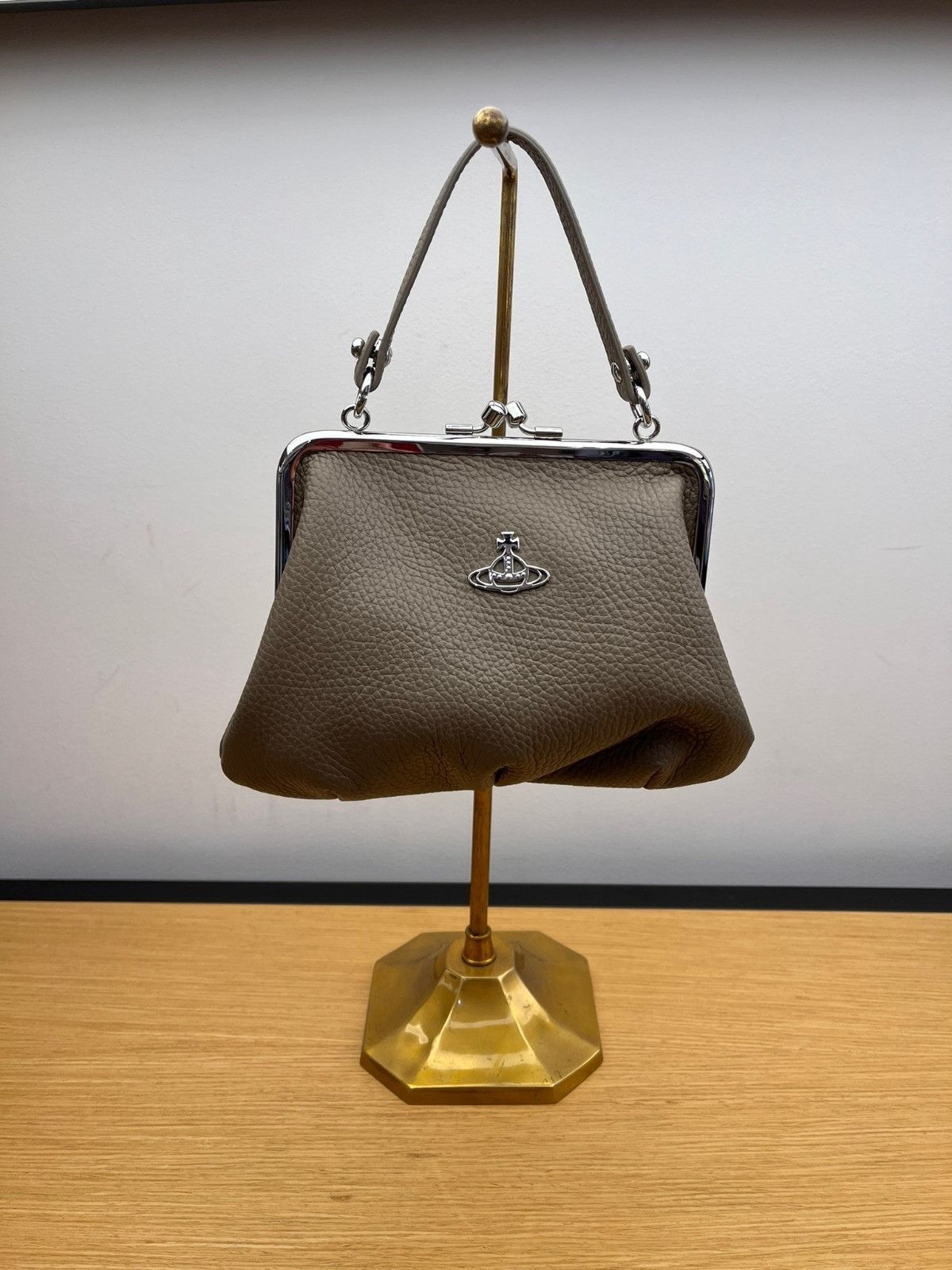 Vivienne Westwood o1f1d3z0625 Size: OS / Granny Bag in Taupe Size ONE SIZE - 1 Preview