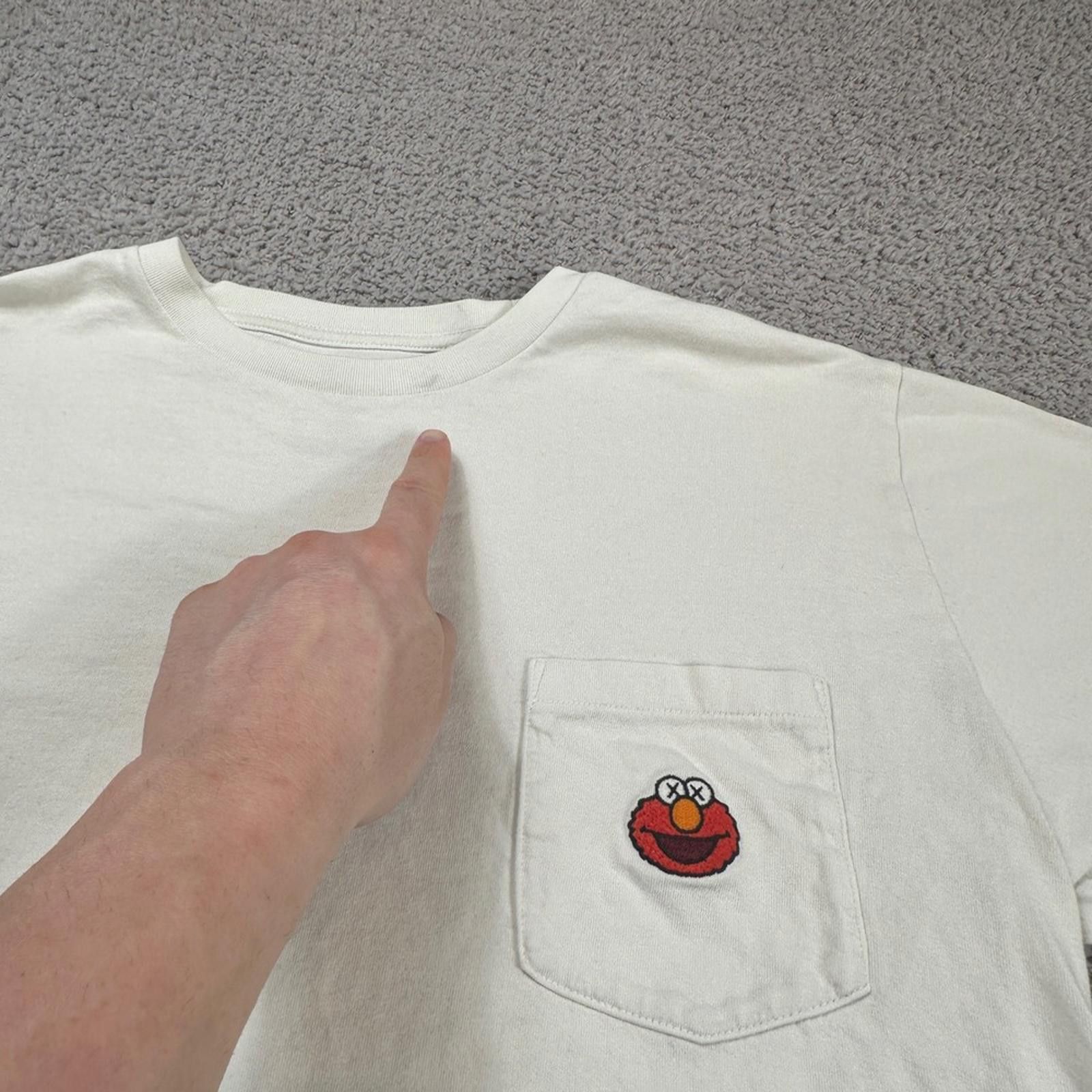 Kaws × Uniqlo KAWS x Uniqlo UT Sesame Street Elmo Pocket Tee L White XX Size US L / EU 52-54 / 3 - 8 Thumbnail