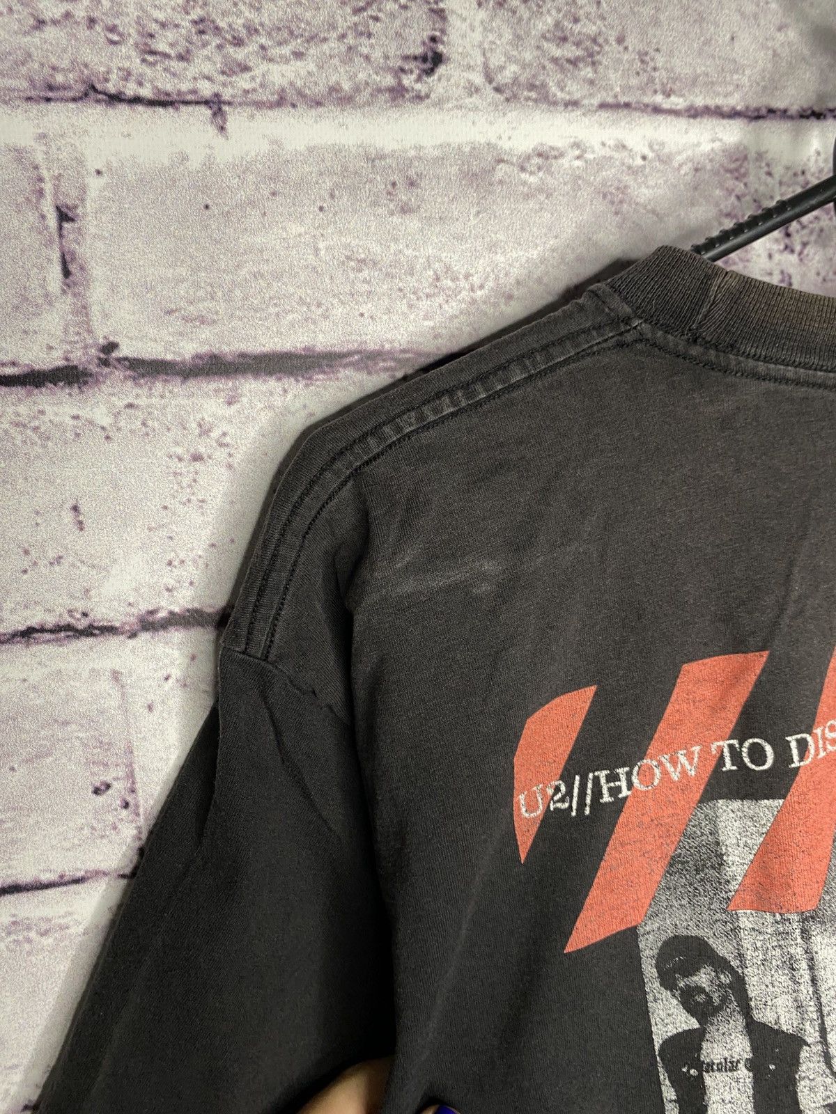 Band Tees Men's Vintage 2004 T-Shirt U2 To Dismantle An Atomic Bomb Size US L / EU 52-54 / 3 - 16 Thumbnail