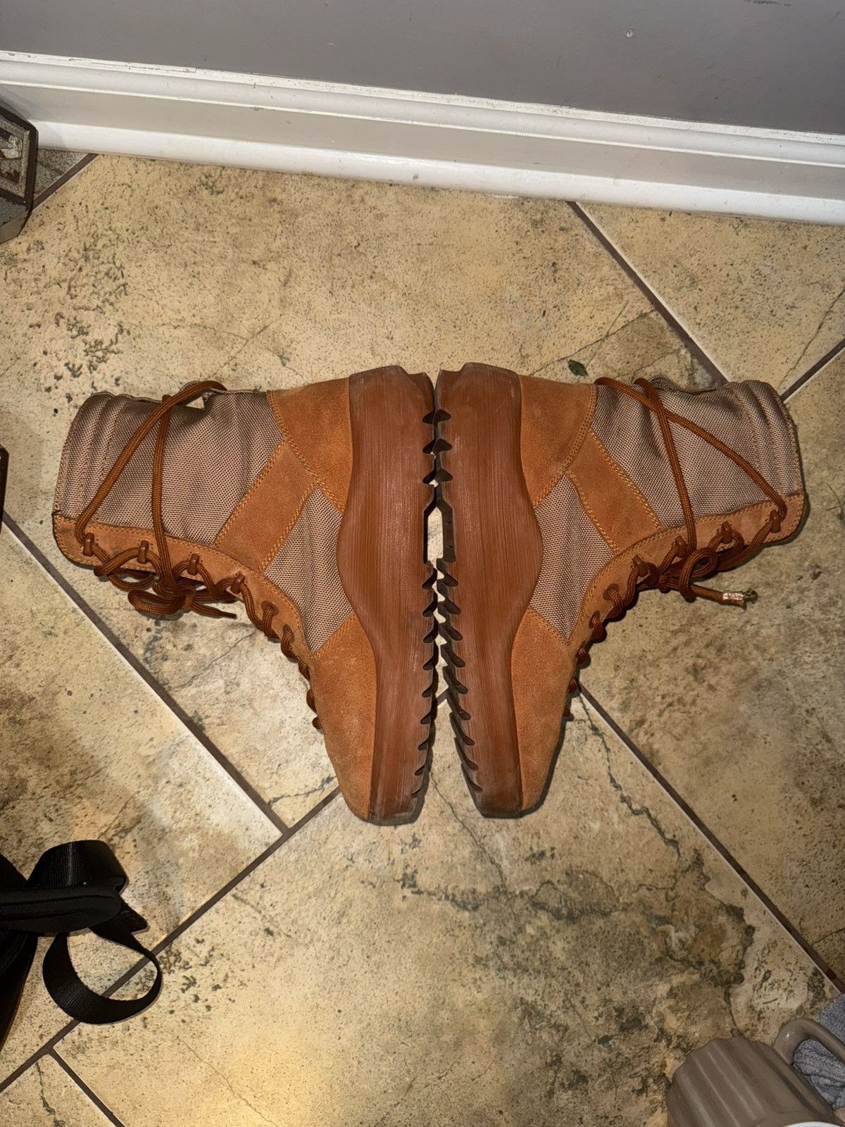 Yeezy Yeezy Season 3 Burnt Sienna Size US 9 / EU 42 - 3 Thumbnail