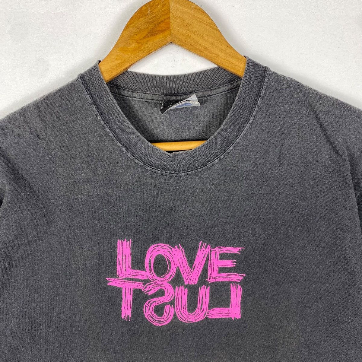 Vintage Vintage 00's LOVE LUST Fotofolio Art Graphic Faded Tee Shirt Size US M / EU 48-50 / 2 - 2 Thumbnail