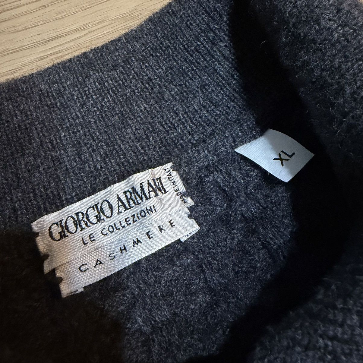 Giorgio Armani 100% cashmere Giorgio Armani Le Collezioni sweater, Italy Size US XL / EU 56 / 4 - 2 Thumbnail